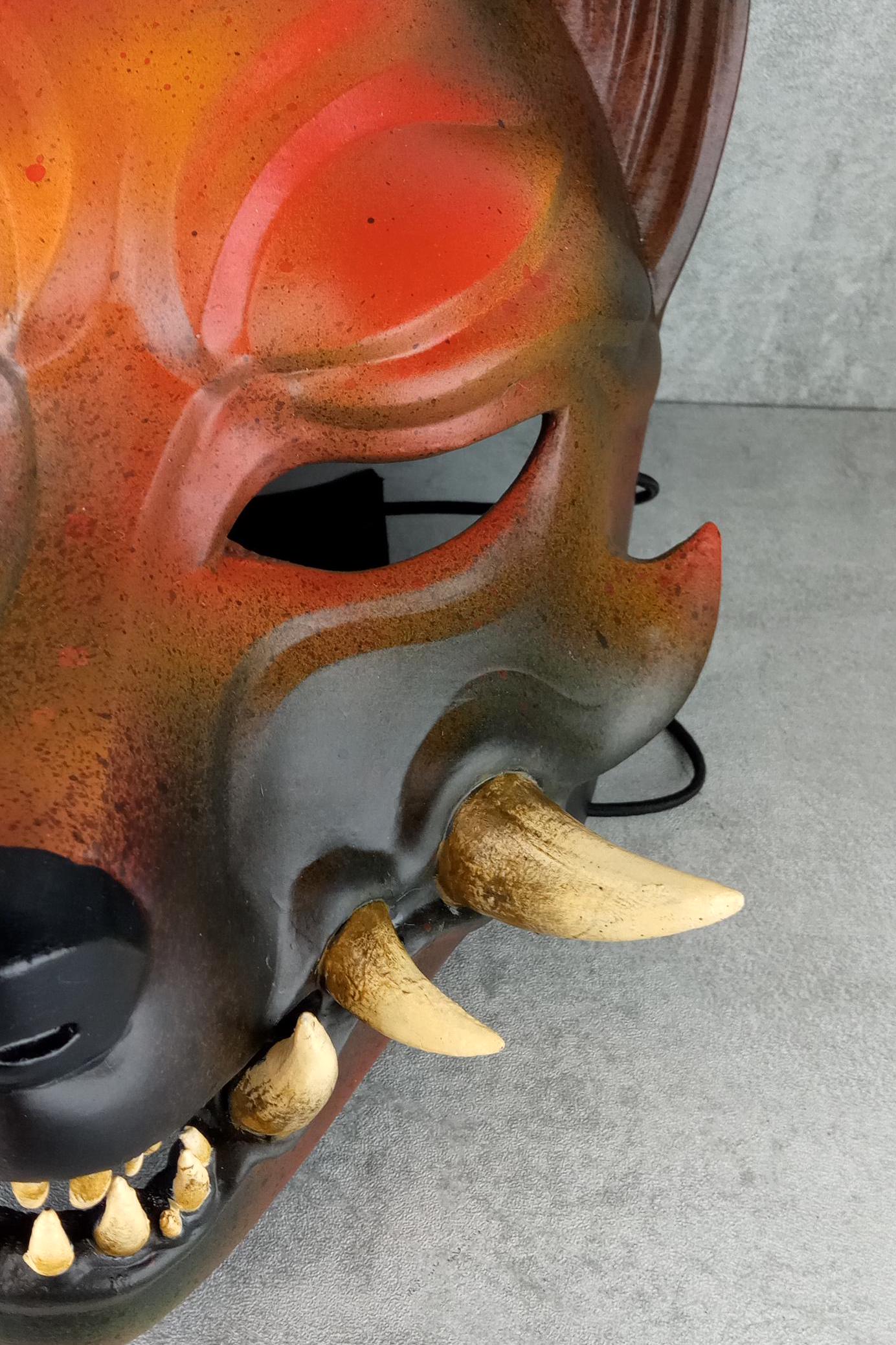 Fuchsgeistmaske – Rostgrauer Kitsune (Okami) mit natürlichen Reißzähnen