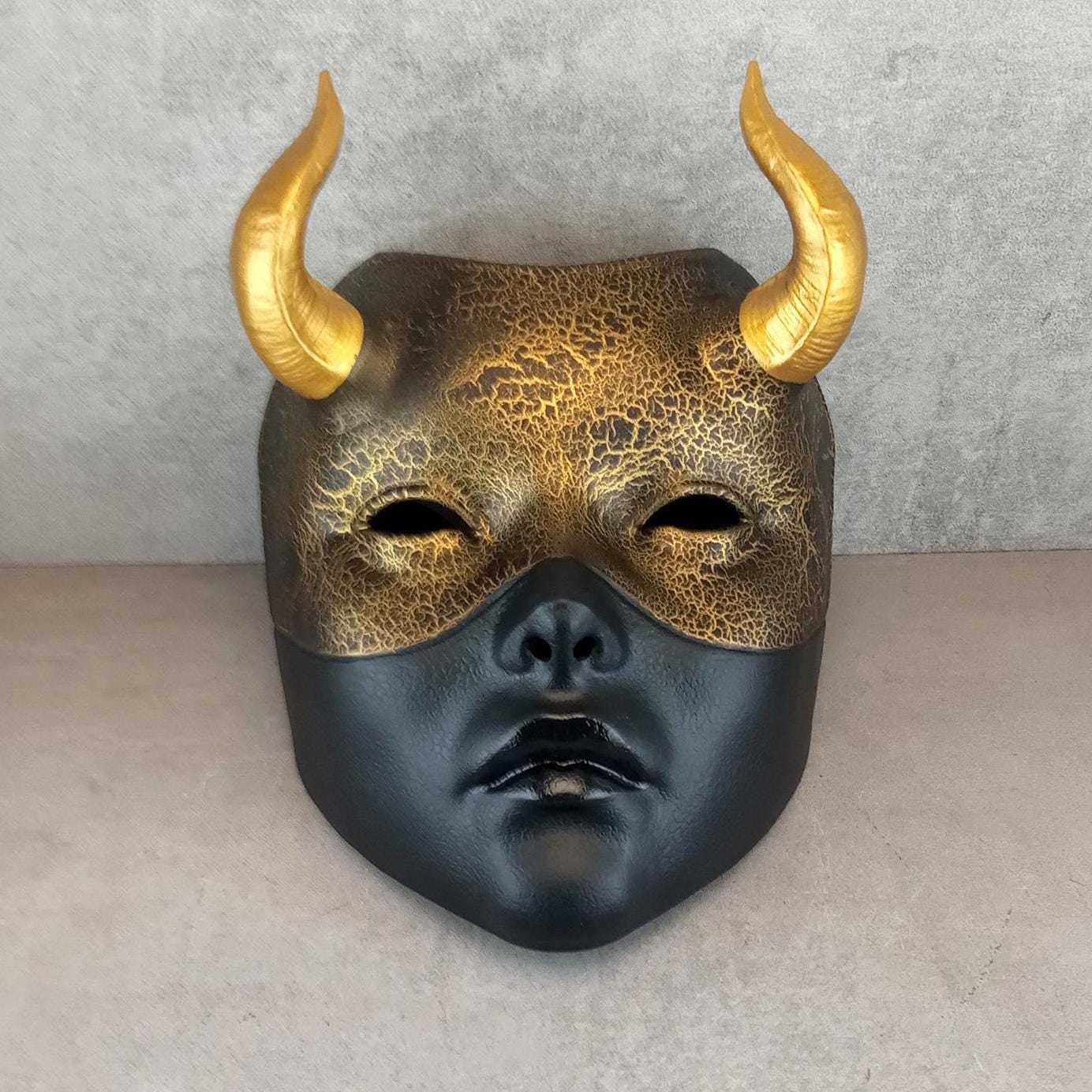 Geisha-Maske - schwarz mit Gold, Frauenmaske mit Hörnern, Hexenmaske, japanische Frauenmaske, weiße Maske