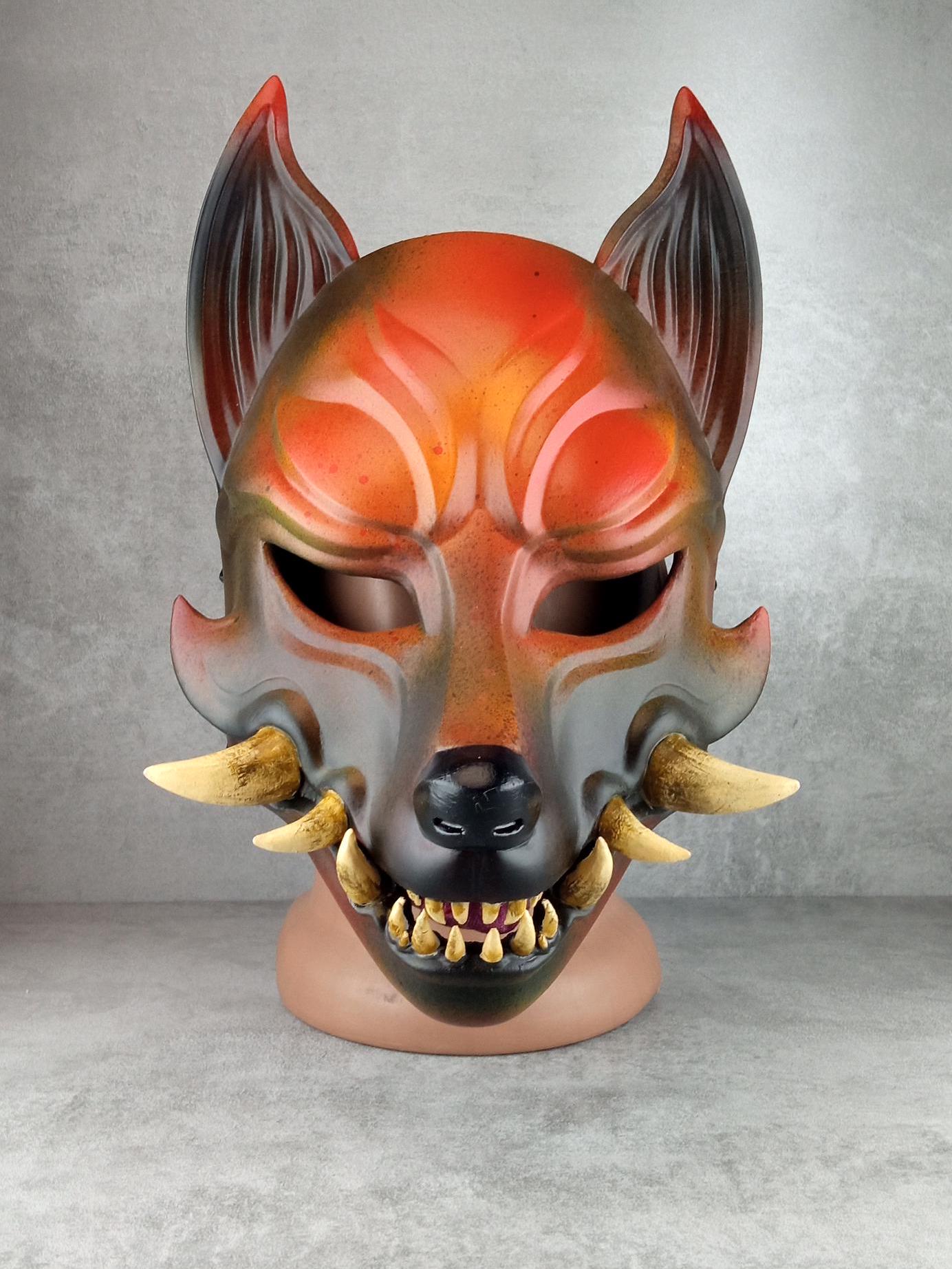 Fuchsgeistmaske – Rostgrauer Kitsune (Okami) mit natürlichen Reißzähnen