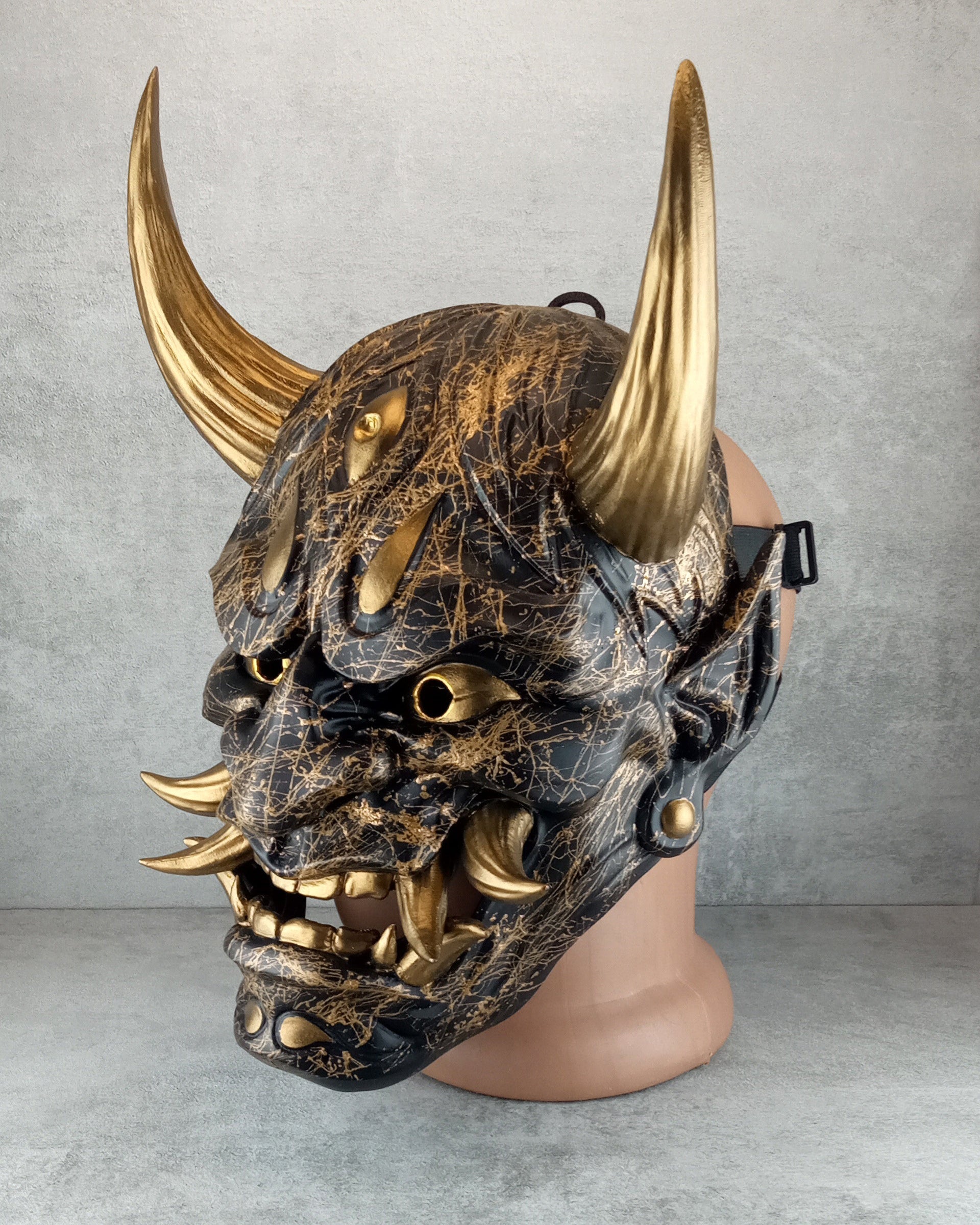 Goldene Marmor-Dämon-Hannya-Maske