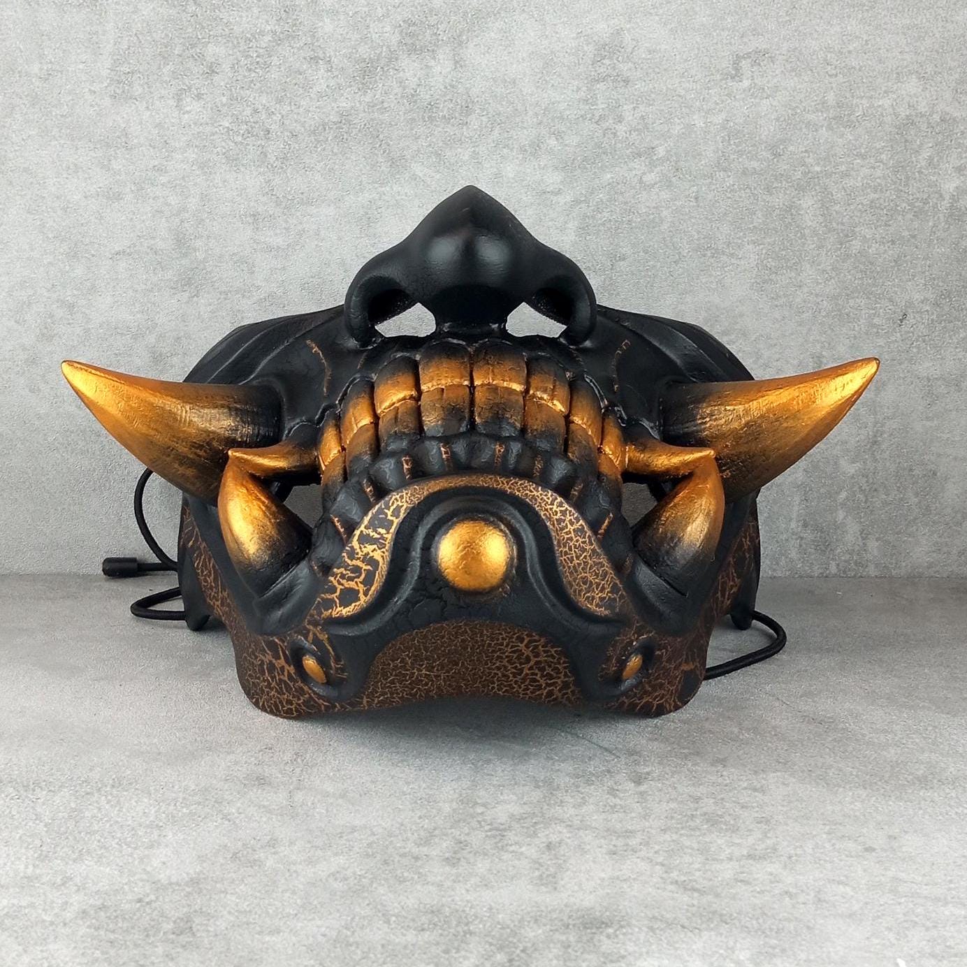 Schwarze Samurai-Maske mit goldenen Rissen, Traditionelle japanische Hannya-Maske, Tragbare Maske, Kabuki-Dämonenmaske, Oni-Maske, Wanddekoration