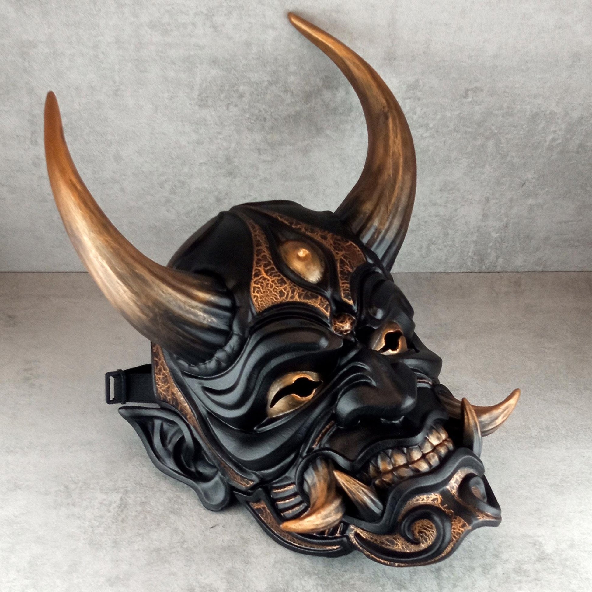 Bronzener Inseldämon – Traditionelle Hannya-Maske
