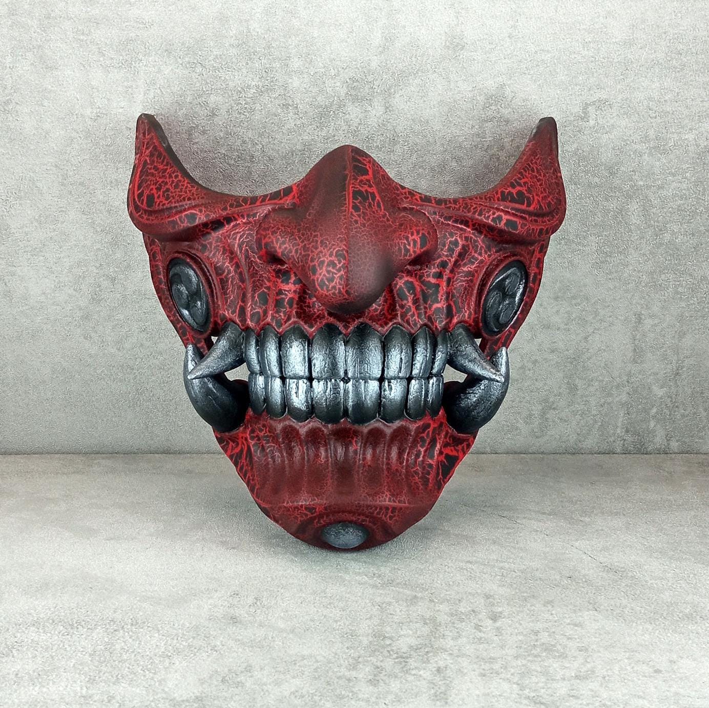 Rote geknackte Samurai-Maske mit silbernen Reißzähnen, tragbare Samurai-Halbmaske, Mampo-Maske