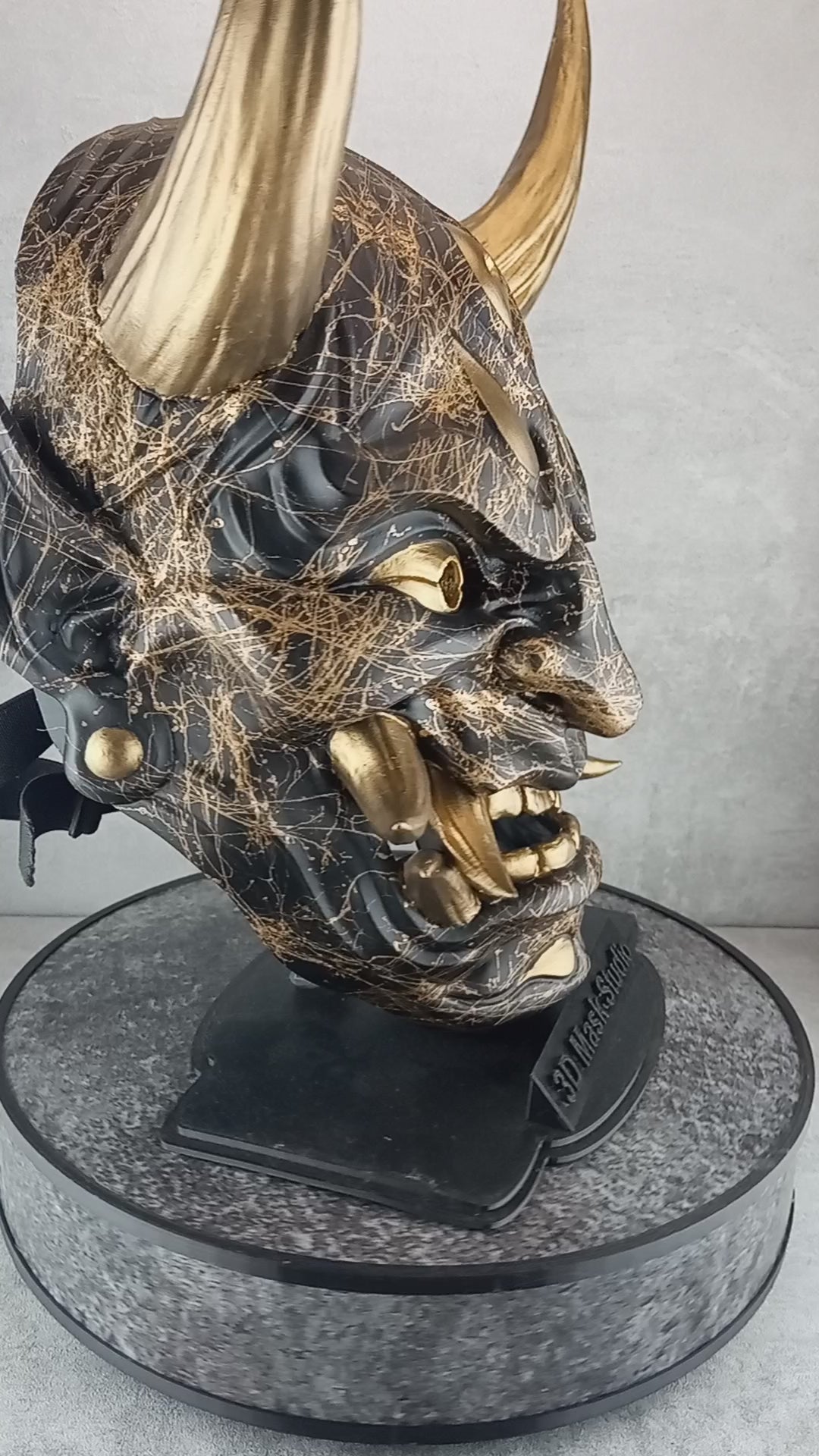 Goldene Marmor-Dämon-Hannya-Maske