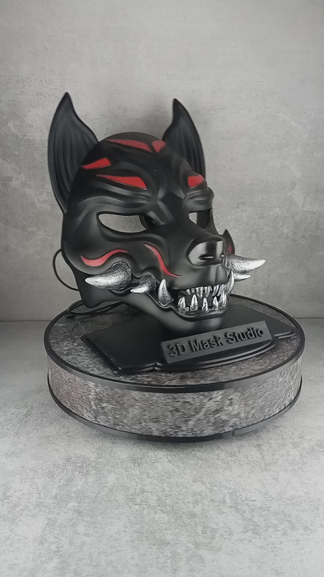 Traditionelle japanische Kitsune (Okami) tragbare Maske – Schwarz mit rotem Design