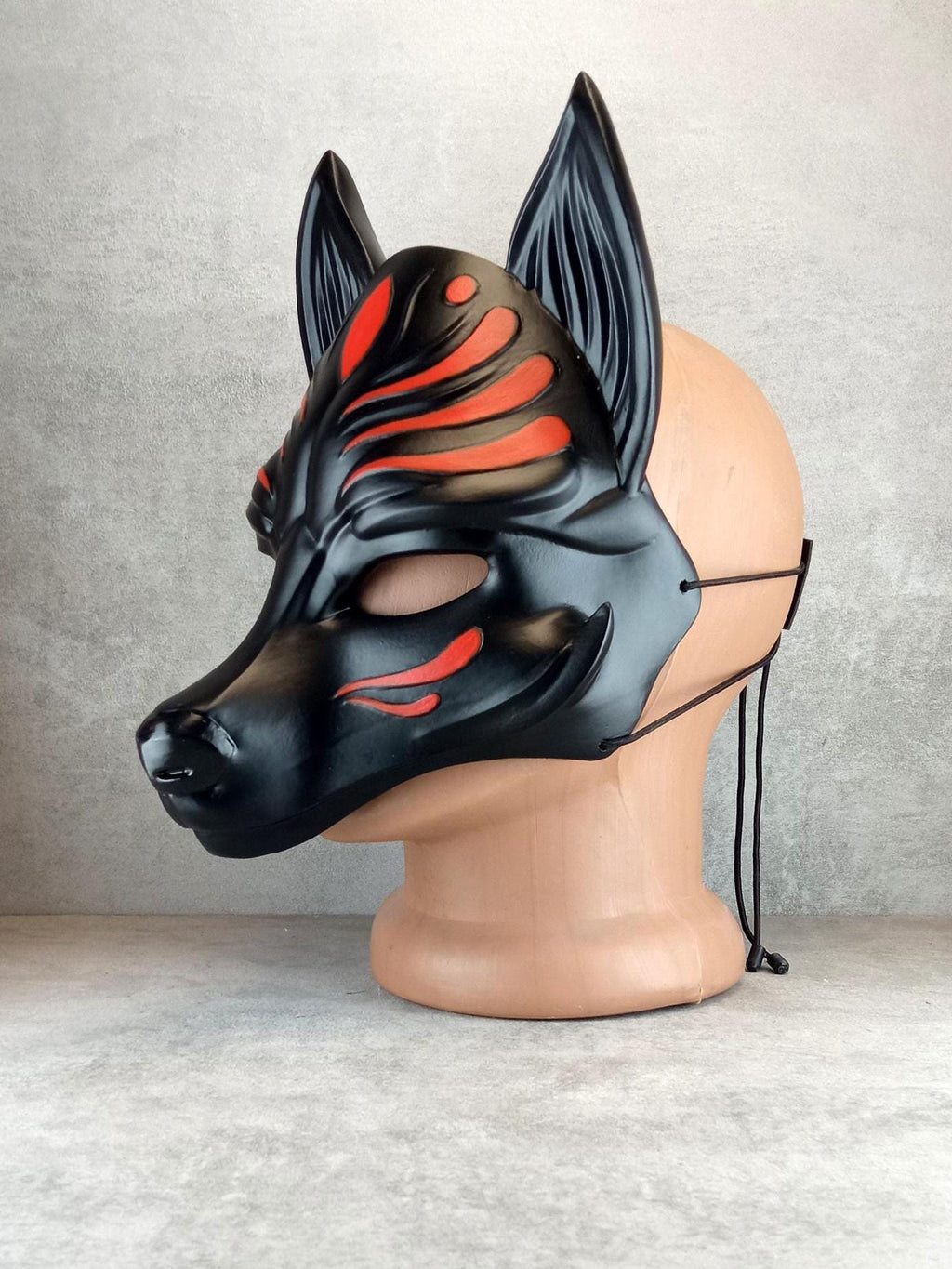 Schwarze Okami-Maske, Schwarze Kitsune-Maske, Traditionelle japanische Maske, Youkai-Maske, Wolfsmaske, Fuchsmaske
