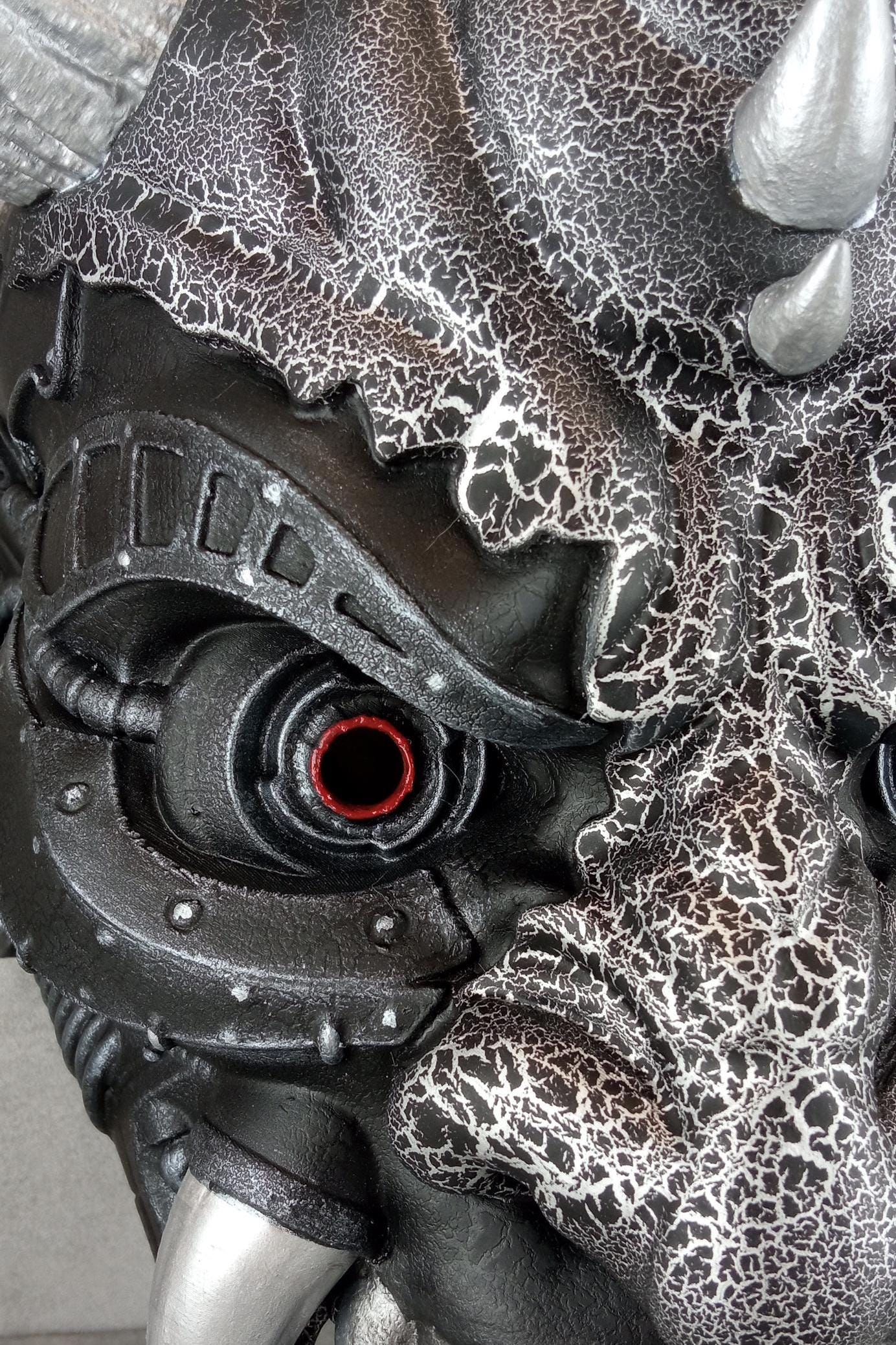Exklusive Cyber-Oni-Dämonenmaske – Schwarz-Silber-Cracked-Design