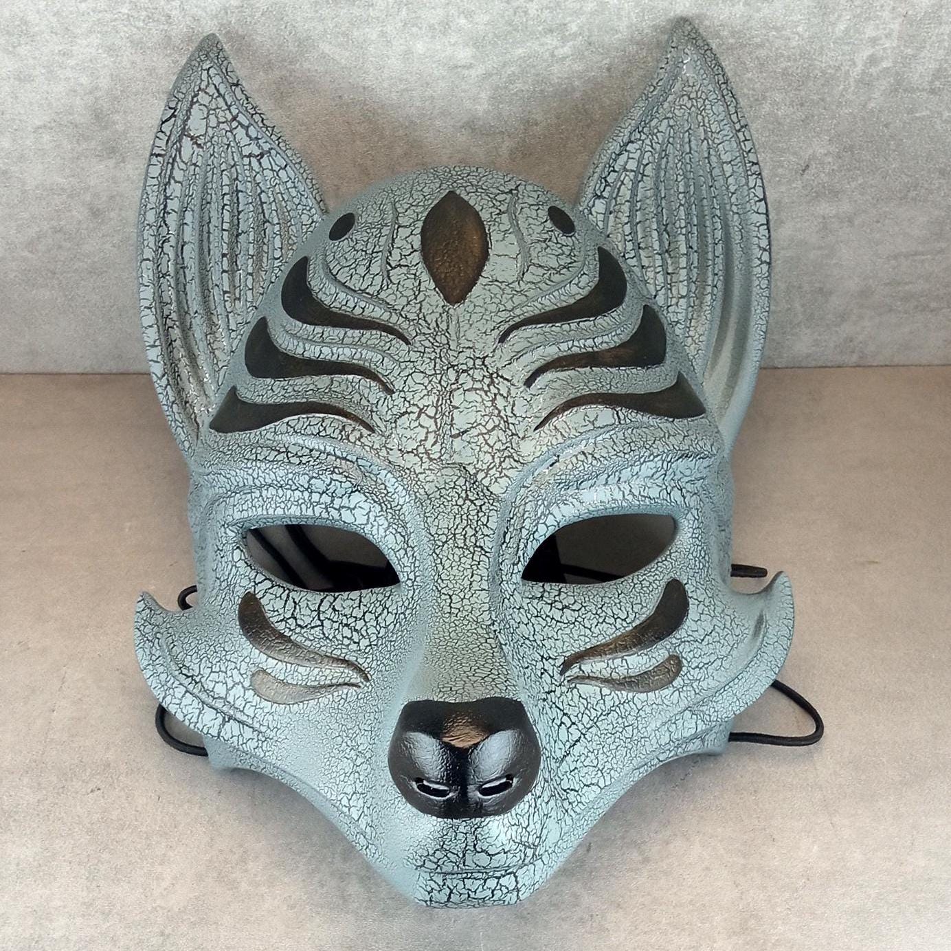 Graue Okami-Maske mit Rissen, graue Kitsune-Maske, traditionelle japanische Maske, Youkai-Maske, Wolfsmaske, Fuchsmaske
