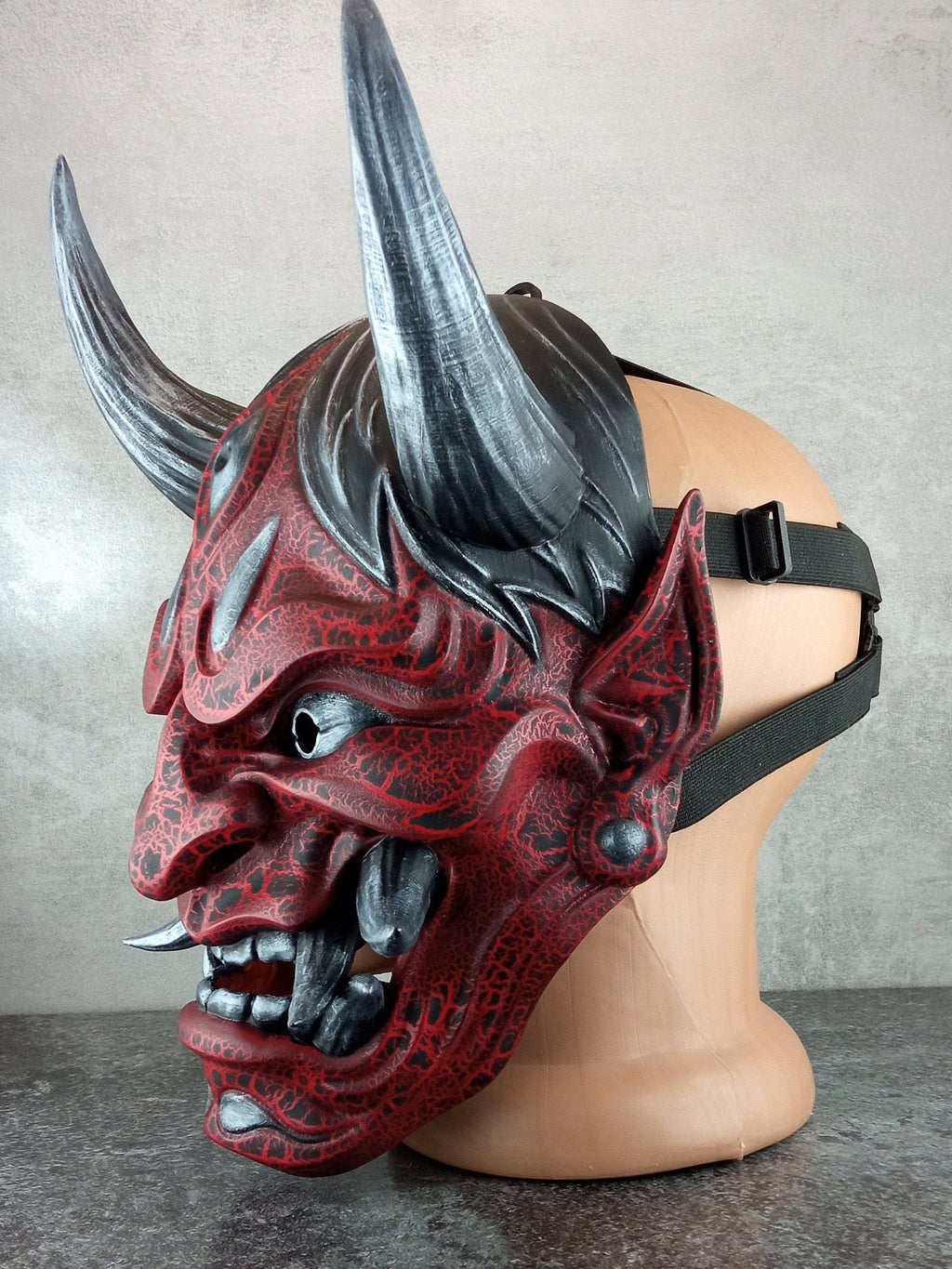 Maskenriss, Traditionelle japanische Hannya-Maske, rote und schwarze Samurai-Maske, tragbare Maske, Dämonenmaske, Oni-Maske, Wanddekoration, Oni-Maske mit Seil