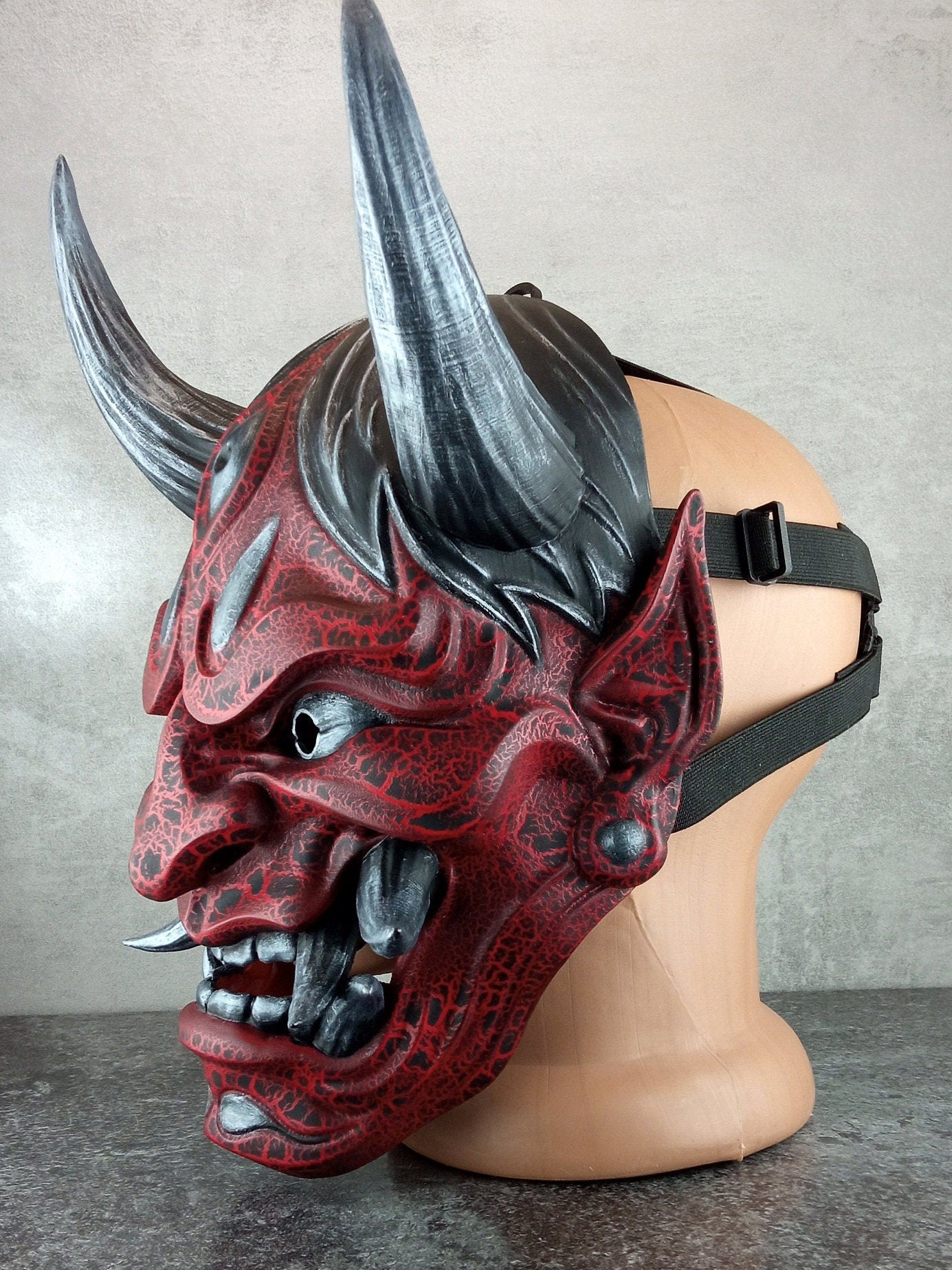 Maskenriss, Traditionelle japanische Hannya-Maske, rote und schwarze Samurai-Maske, tragbare Maske, Dämonenmaske, Oni-Maske, Wanddekoration, Oni-Maske mit Seil