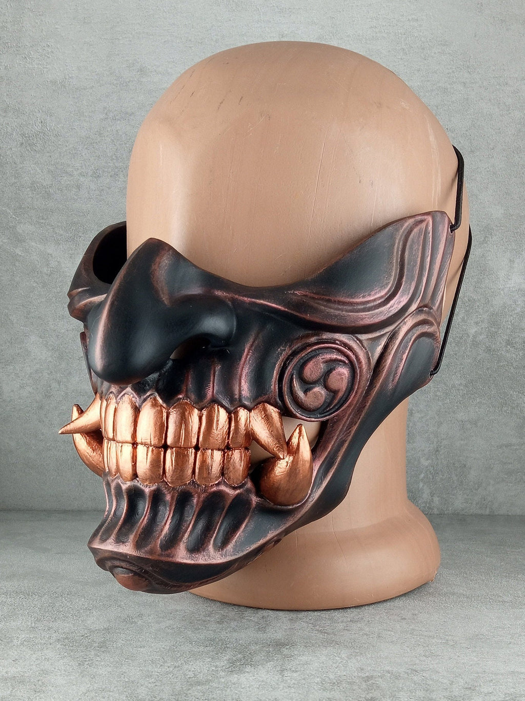 Schwarze und kupferne Samurai-Maske, Traditionelle japanische Hannya-Maske, Tragbare Maske, Kabuki-Dämonenmaske, Oni-Maske, Wanddekoration Oni-Maske mit Seil
