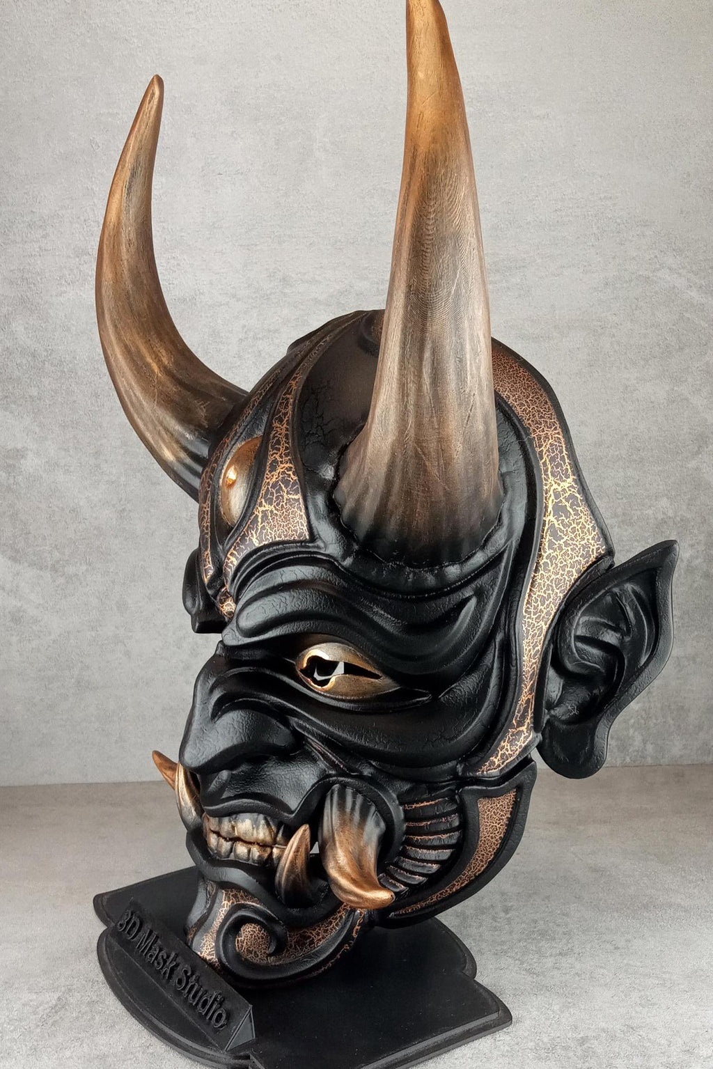 Bronzener Inseldämon – Traditionelle Hannya-Maske