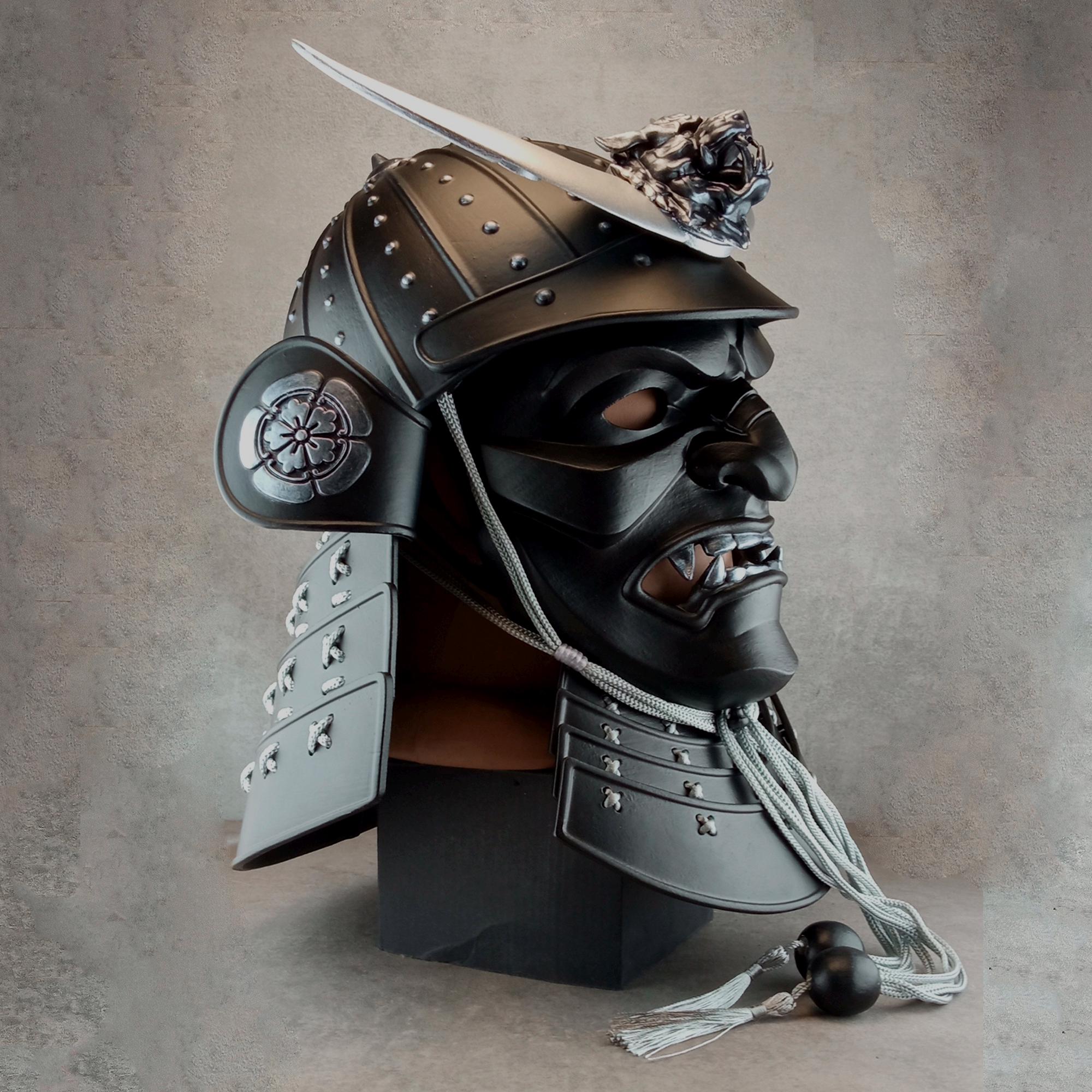 Samurai Kabuto Helmet – Black with Silver Crescent and Oni Tiger Crest | With Half-Mask or Full Somen
