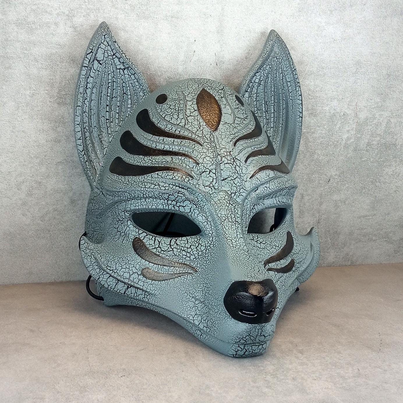 Graue Okami-Maske mit Rissen, graue Kitsune-Maske, traditionelle japanische Maske, Youkai-Maske, Wolfsmaske, Fuchsmaske