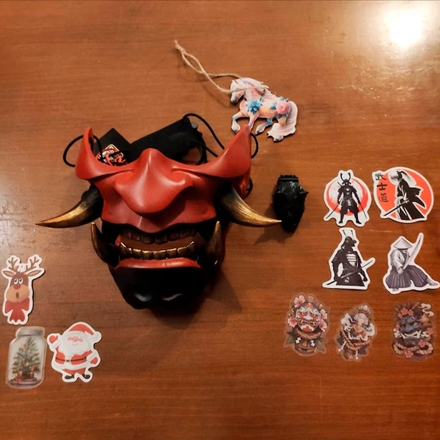 Rote geknackte Samurai-Maske mit silbernen Reißzähnen, tragbare Samurai-Halbmaske, Mampo-Maske