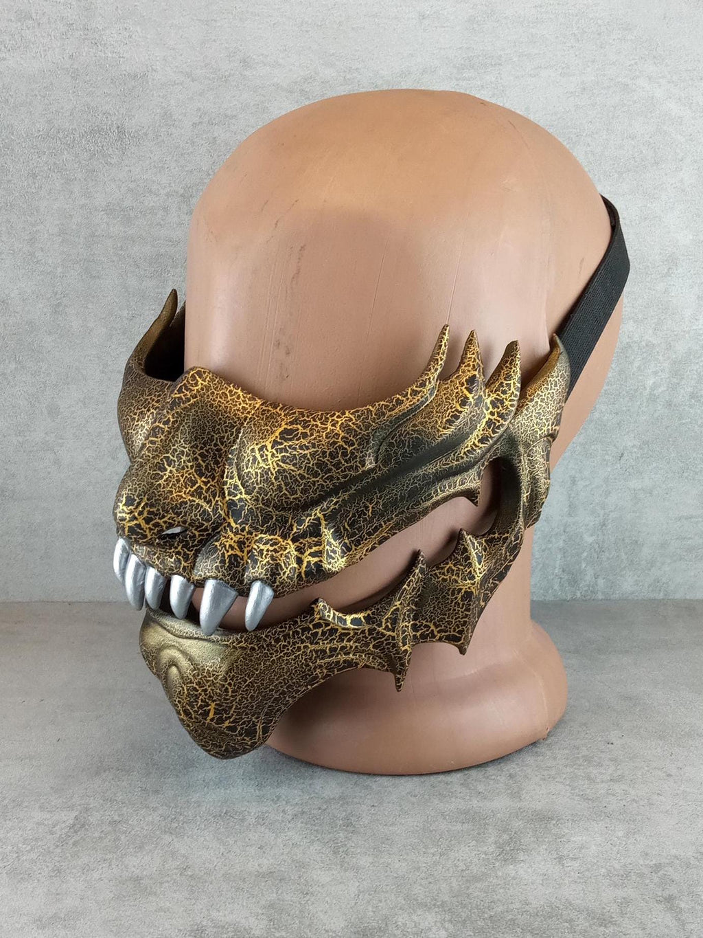 Samurai-Maske mit goldenen Rissen, Traditionelle japanische Hannya-Maske, Tragbare Maske, Kabuki-Dämonenmaske, Oni-Maske, Wanddekoration