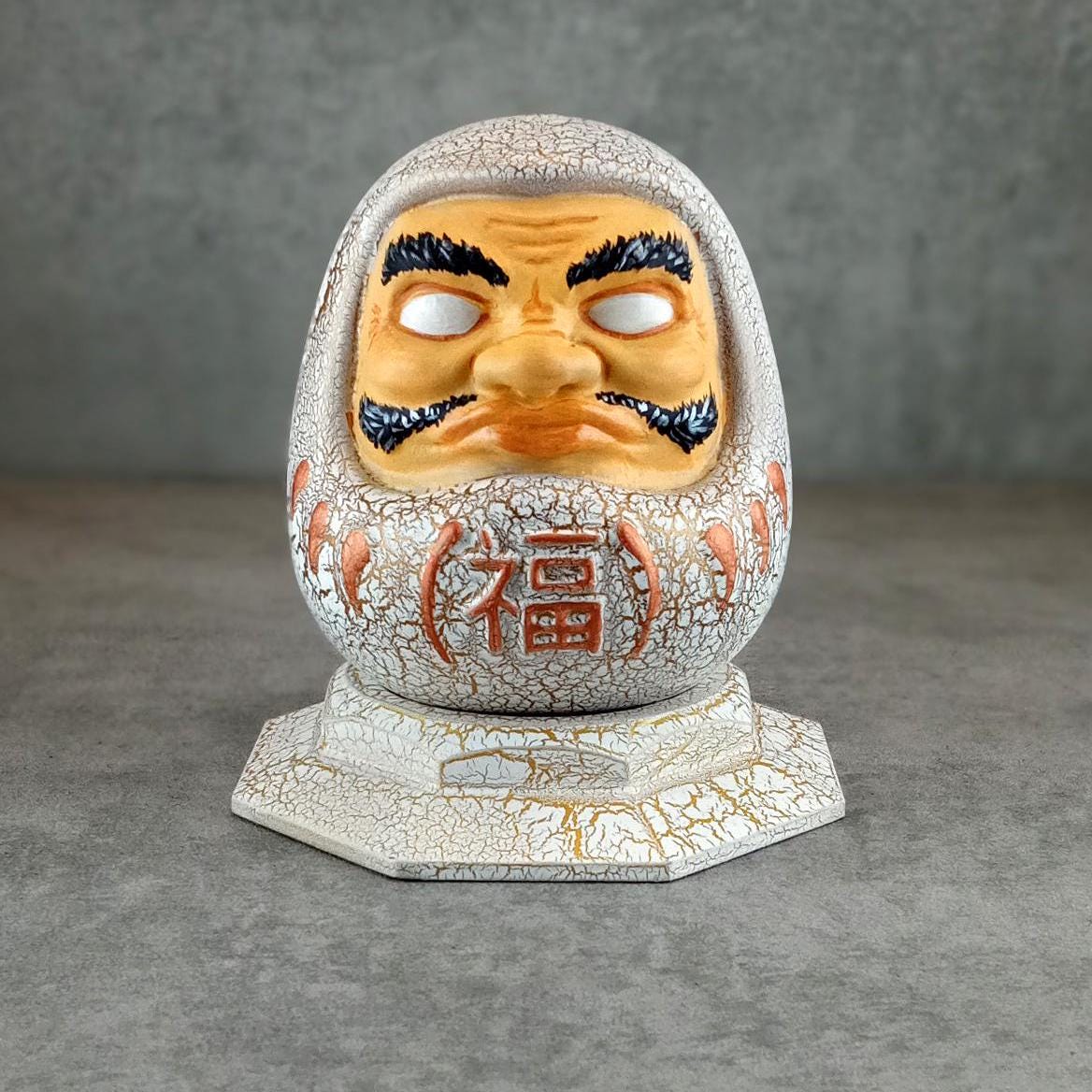 Traditionelle japanische Daruma-Puppe.