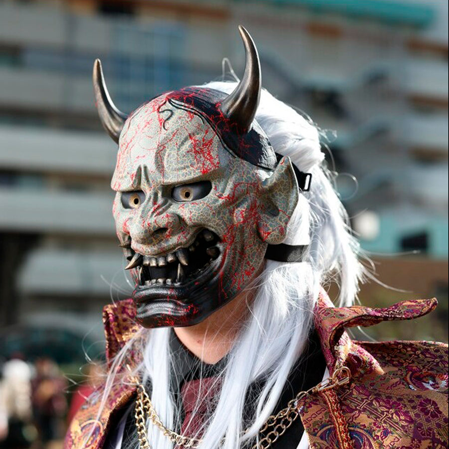 Gebrochene Hannya-Maske des Frostdämons
