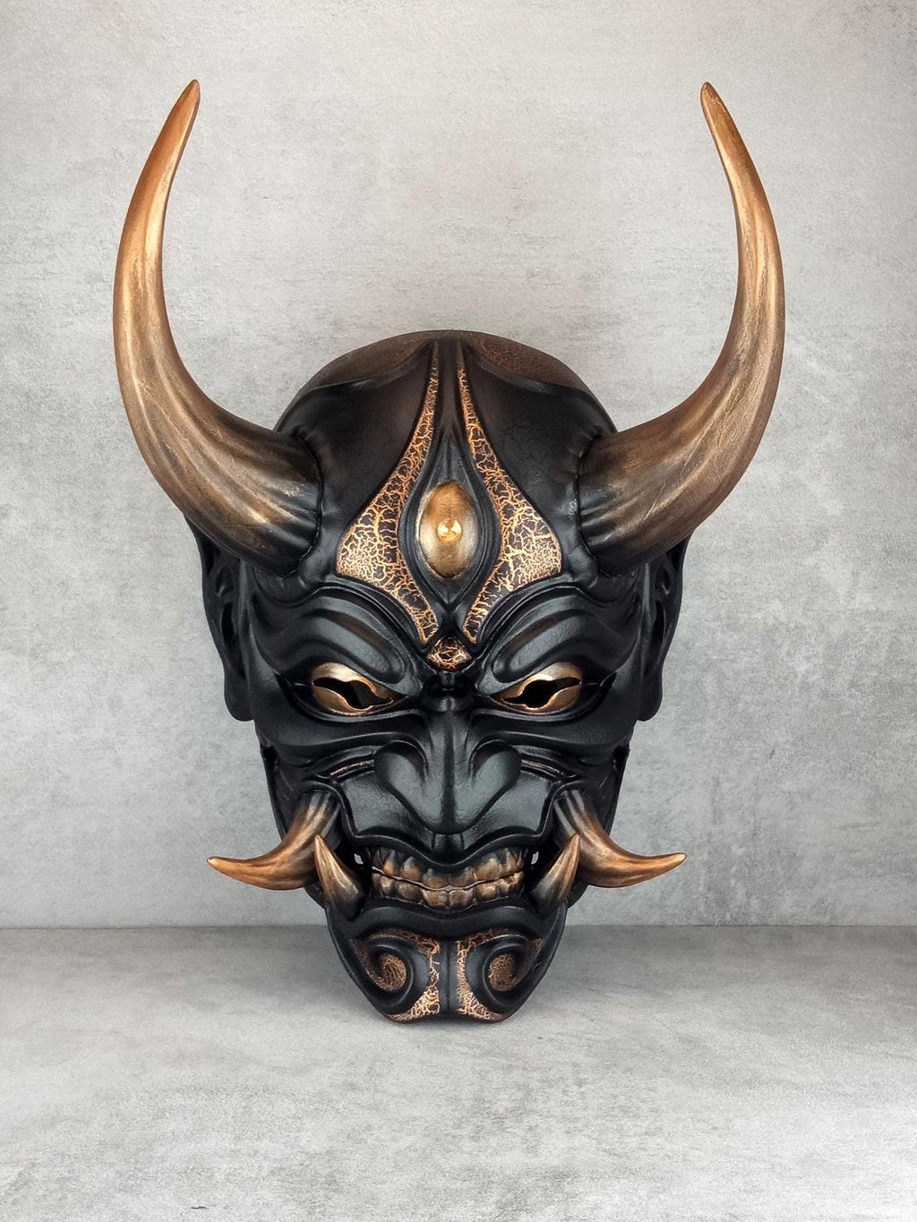 Bronzener Inseldämon – Traditionelle Hannya-Maske