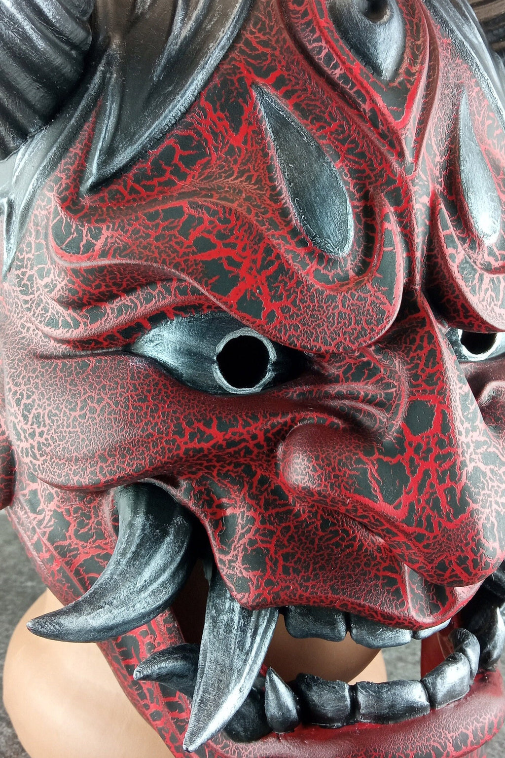 Maskenriss, Traditionelle japanische Hannya-Maske, rote und schwarze Samurai-Maske, tragbare Maske, Dämonenmaske, Oni-Maske, Wanddekoration, Oni-Maske mit Seil