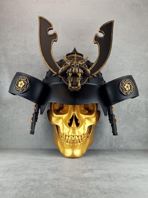 Wall decor "Samurai skull" (gold tone skull)