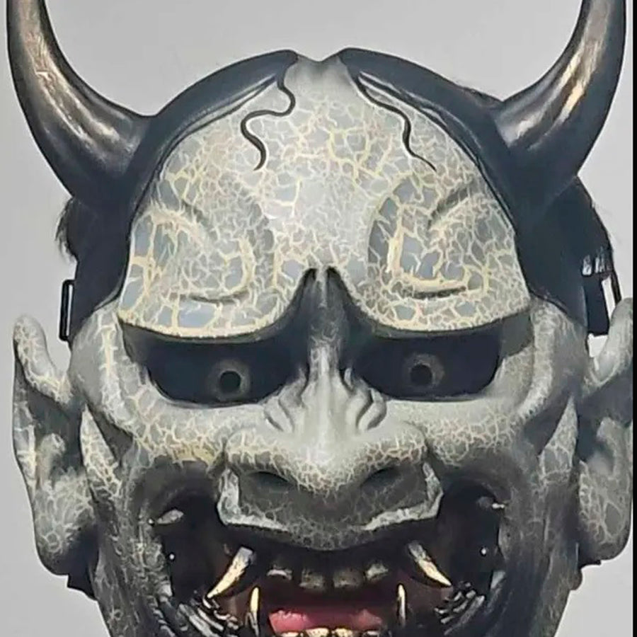 Schwarz-weiße Maske mit Rissen, Traditionelle japanische Hannya-Maske, Samurai-Maske, Tragbare Maske, Dämonenmaske, Oni-Maske, Wanddekoration, Oni-Maske mit Seil