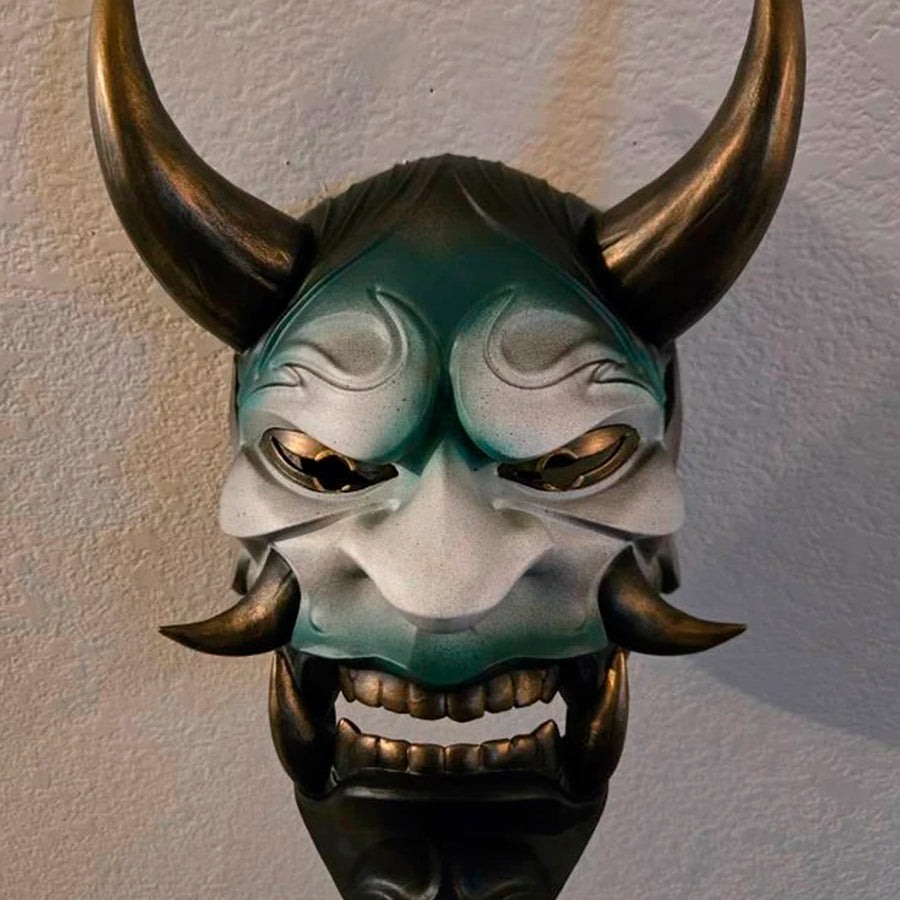 Gebrochene Hannya-Maske des Frostdämons