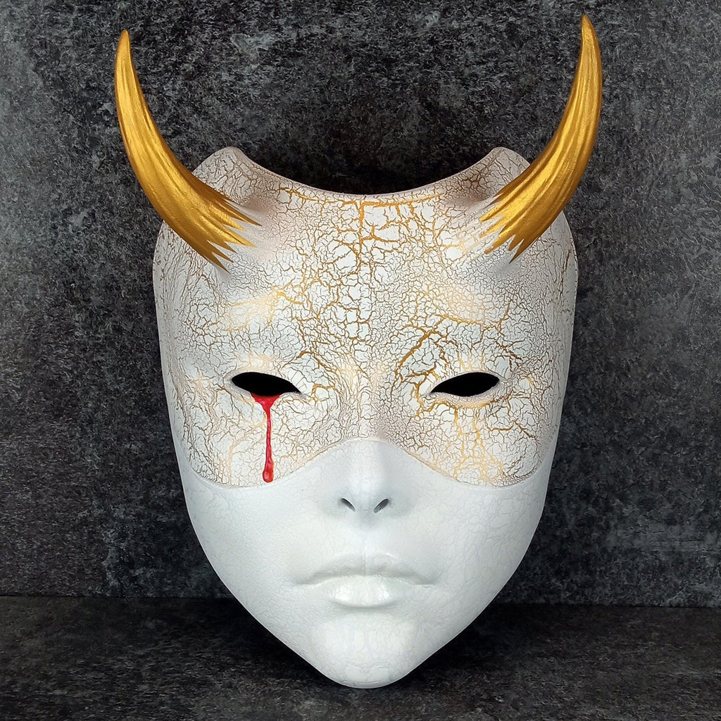 Weiße Geisha-Hexenmaske mit blutiger Träne