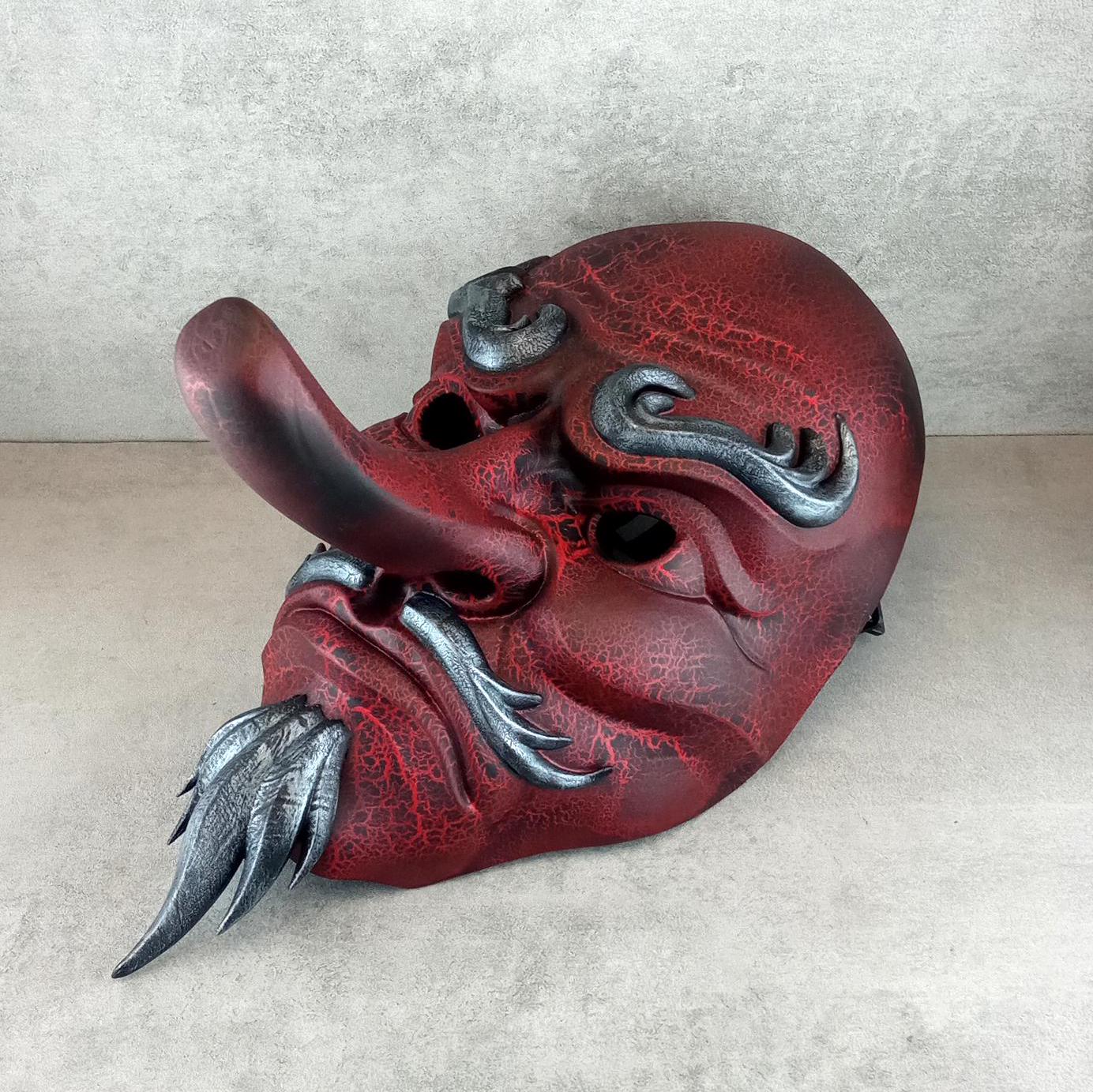 Rote Cracked Tengu-Maske (Vollgesicht)