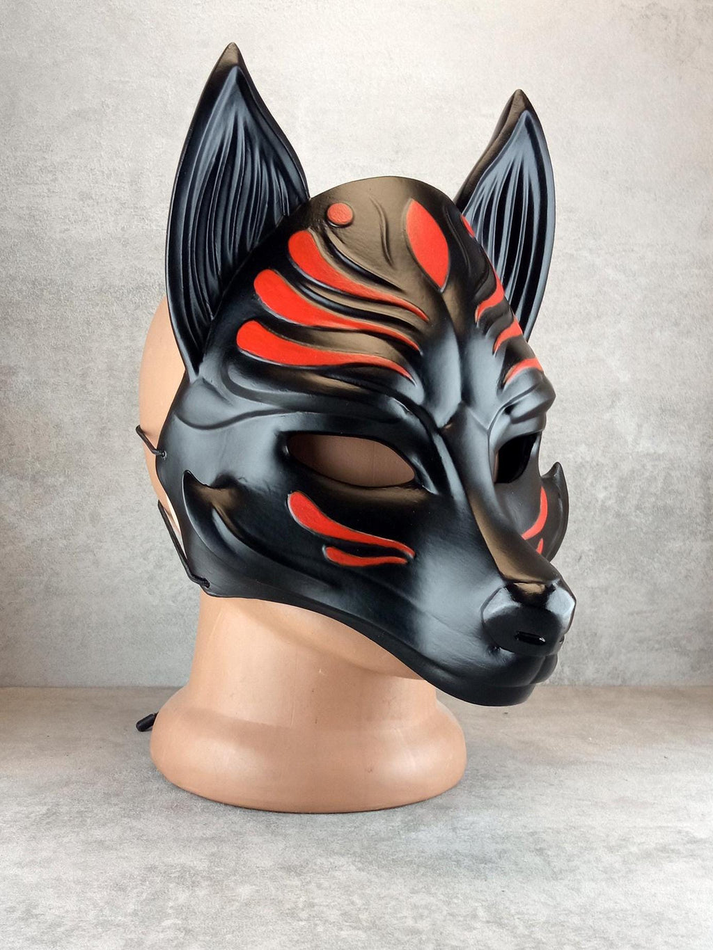 Schwarze Okami-Maske, Schwarze Kitsune-Maske, Traditionelle japanische Maske, Youkai-Maske, Wolfsmaske, Fuchsmaske