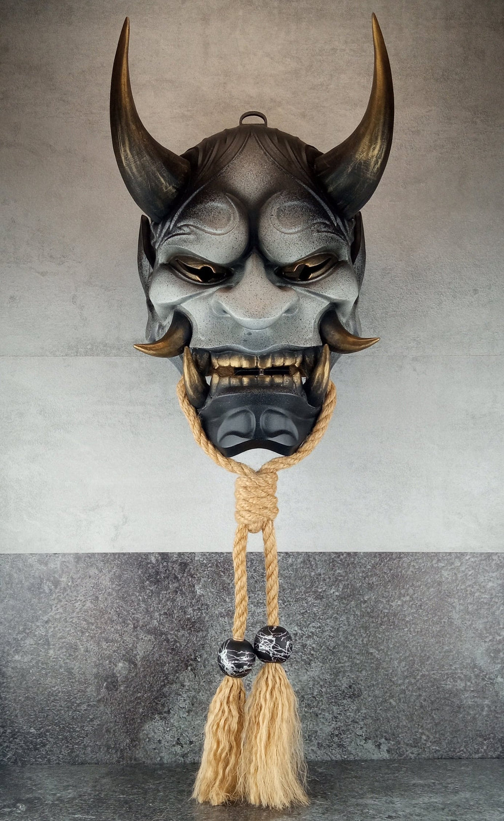 Traditionelle japanische Hannya-Maske, graue und schwarze Samurai-Maske, tragbare Maske, Kabuki-Dämonenmaske, Oni-Maske, Wanddekoration Oni-Maske mit Seil