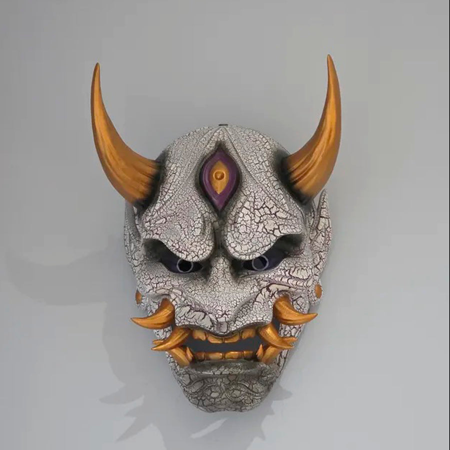 Gebrochene Hannya-Maske des Frostdämons