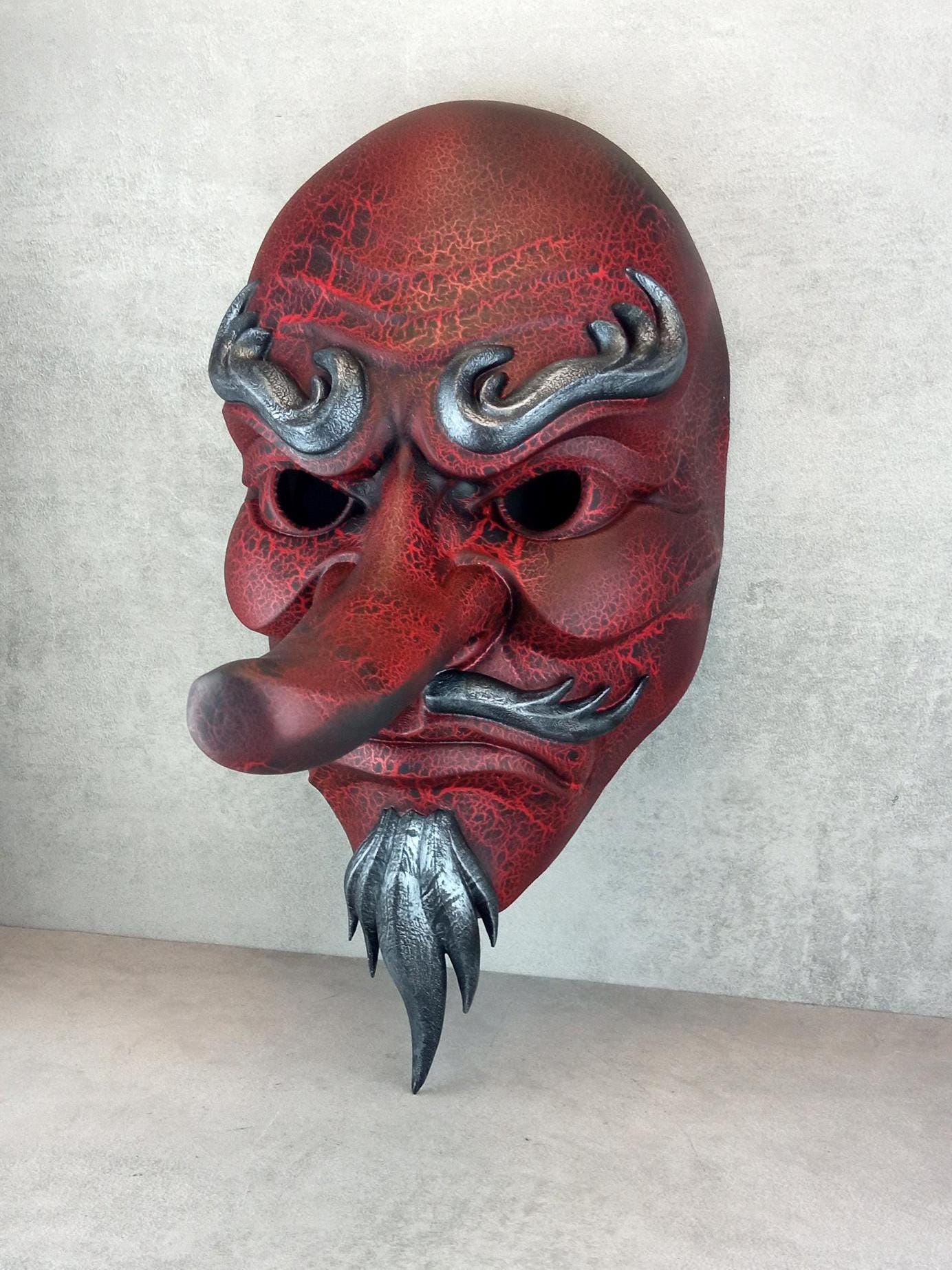 Rote Cracked Tengu-Maske (Vollgesicht)