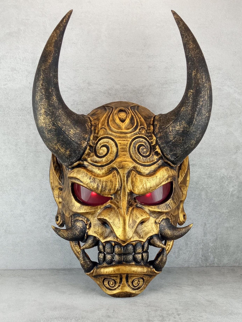 Japanische Oni-Maske mit Lichtern tragbar, Goldene Maske Hannya, Maske mit Samurai-Tanto-Dolch, Dämonenmaske, Wanddekoration, Oni-Maske mit Seil