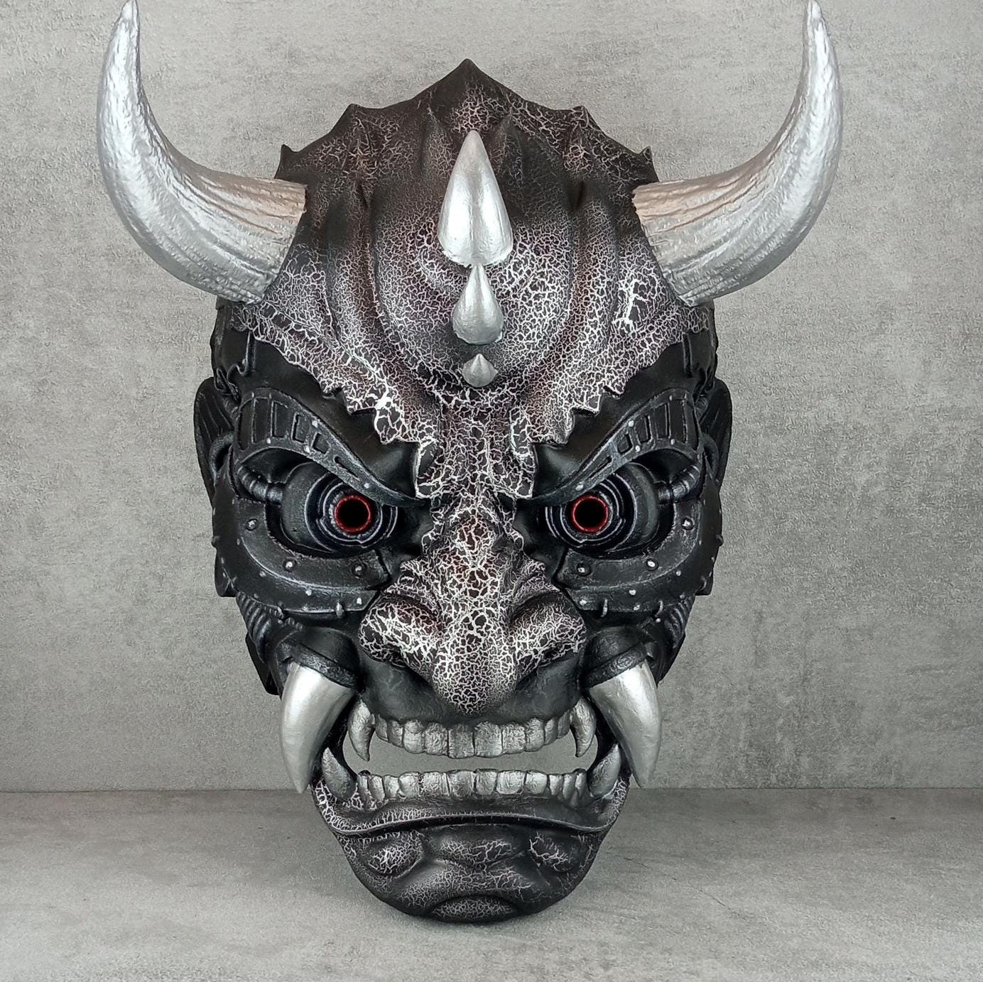Exklusive Cyber-Oni-Dämonenmaske – Schwarz-Silber-Cracked-Design