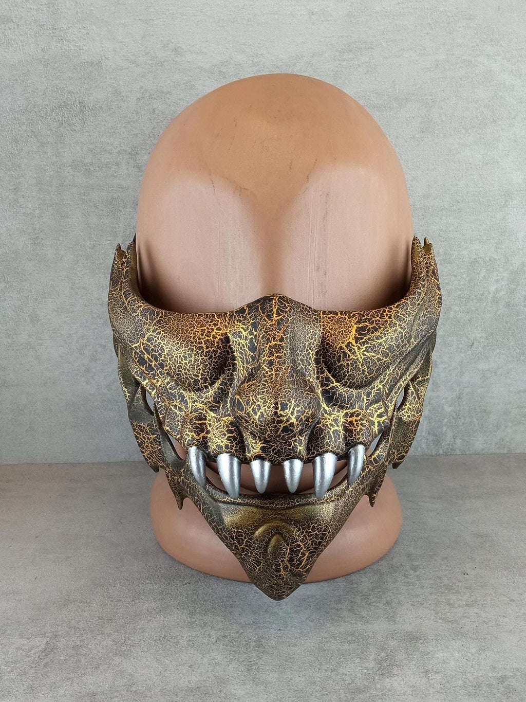 Samurai-Maske mit goldenen Rissen, Traditionelle japanische Hannya-Maske, Tragbare Maske, Kabuki-Dämonenmaske, Oni-Maske, Wanddekoration