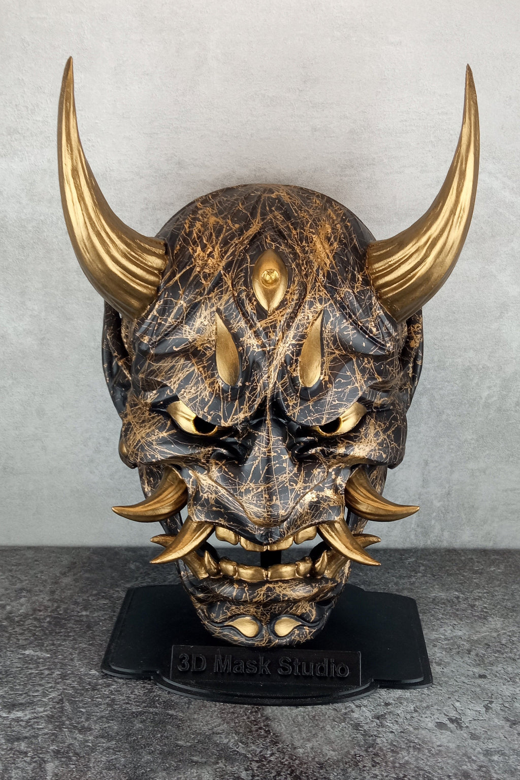 Goldene Marmor-Dämon-Hannya-Maske