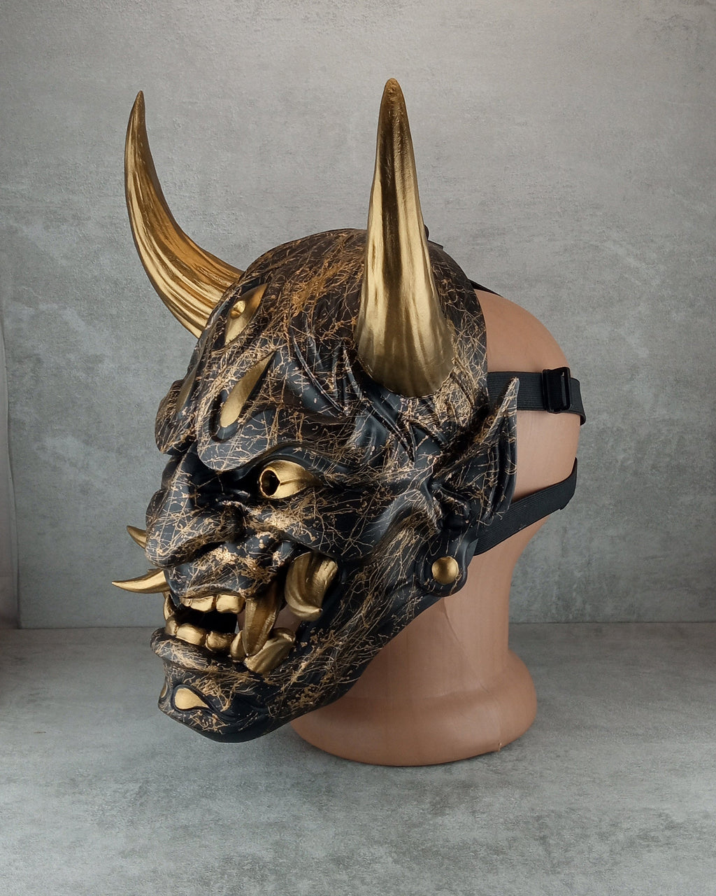Goldene Marmor-Dämon-Hannya-Maske