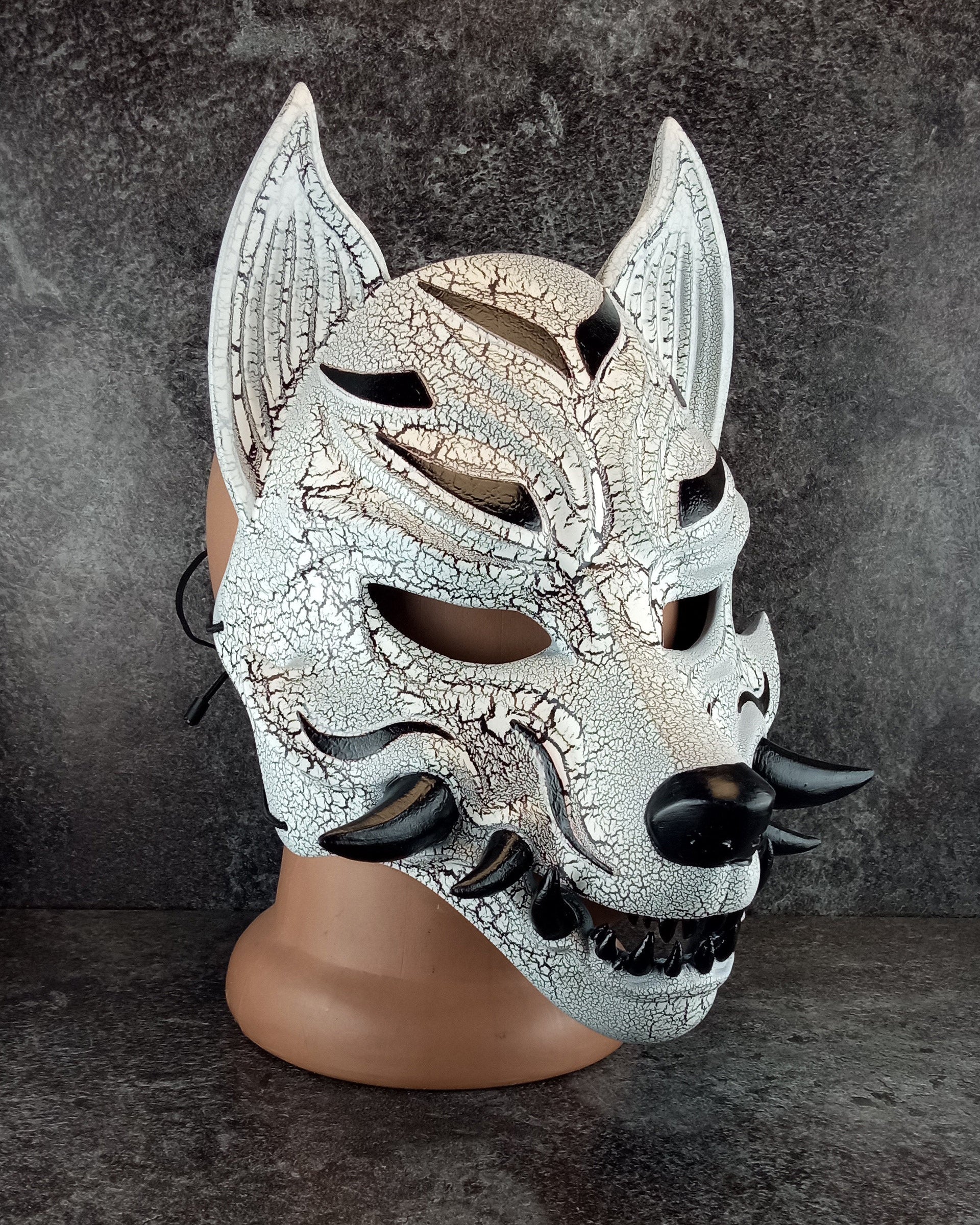 Black and white cracked Kitsune (Okami) mask with black fangs