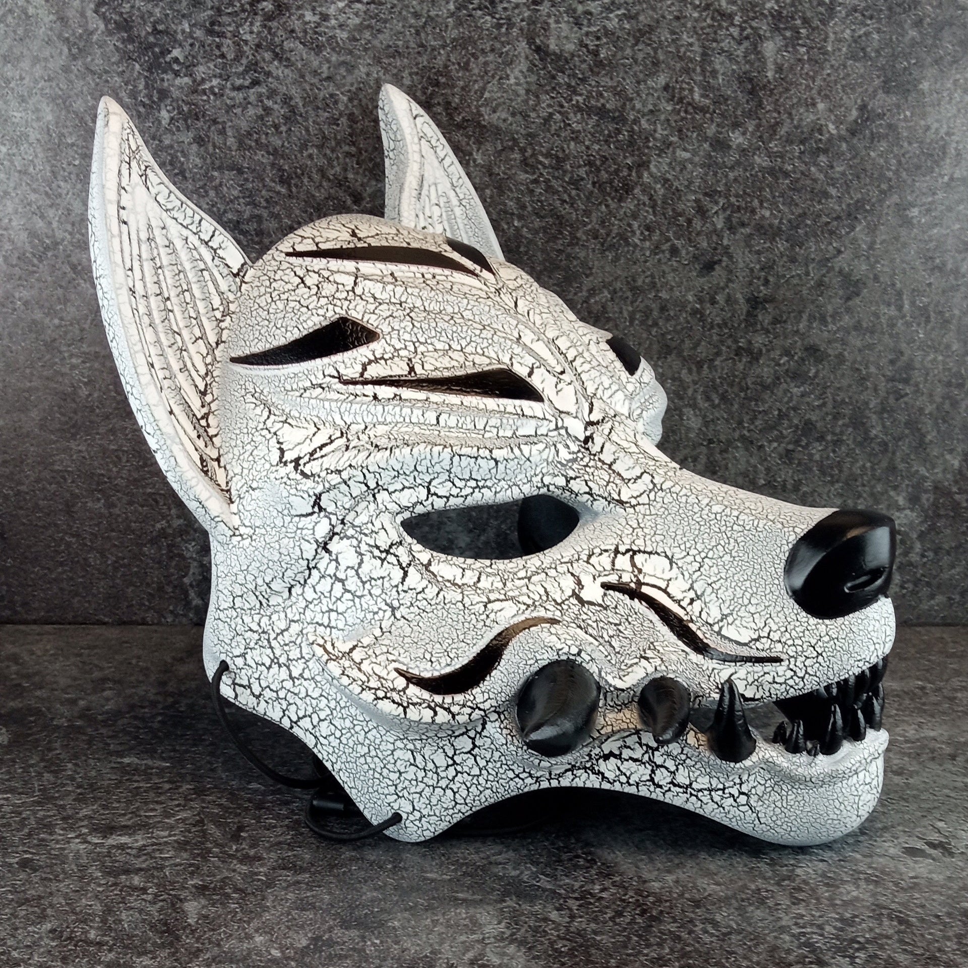 Black and white cracked Kitsune (Okami) mask with black fangs
