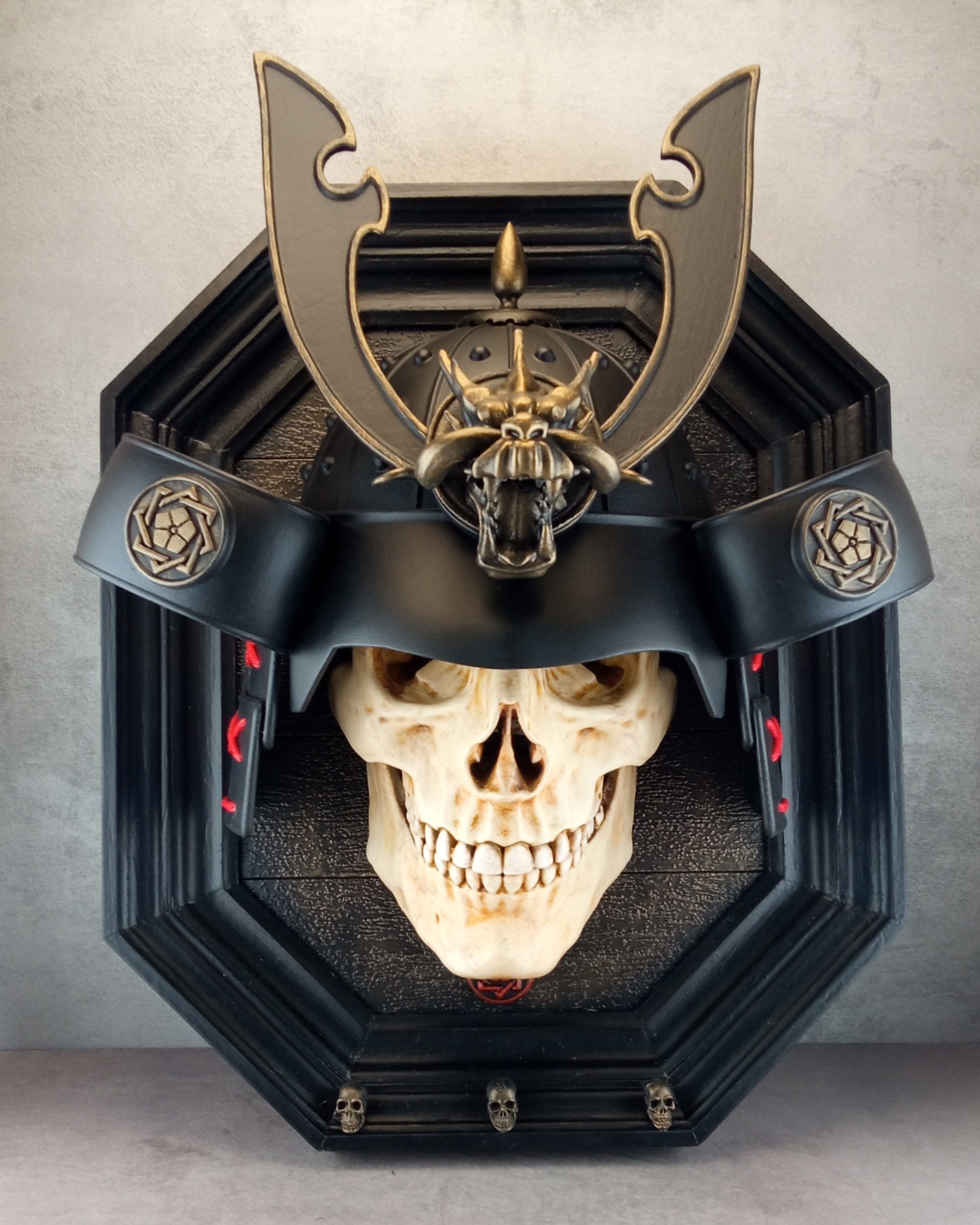 Wall decor "Samurai skull" (natural tone skull)