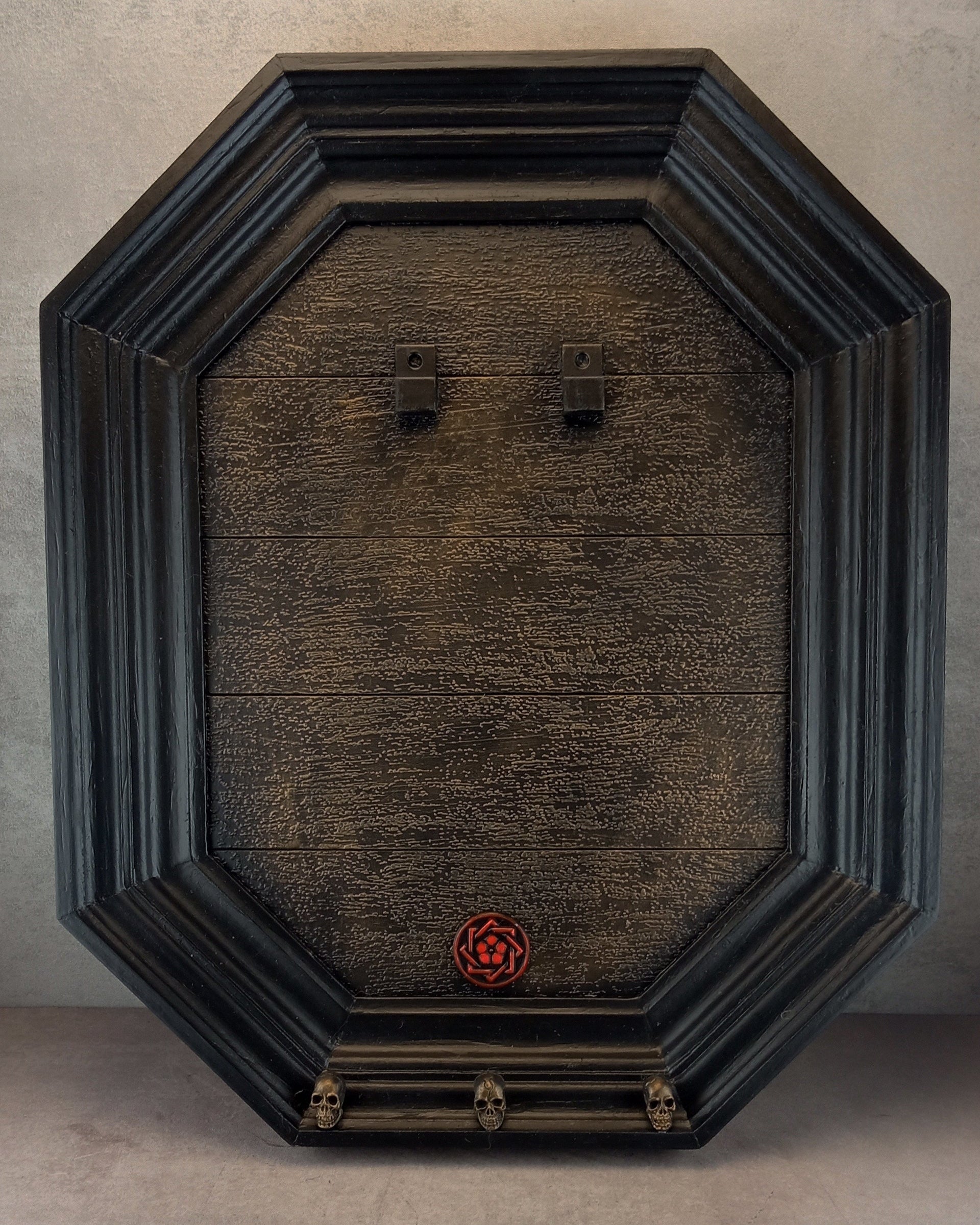 Wall decor "Samurai skull" (natural tone skull)