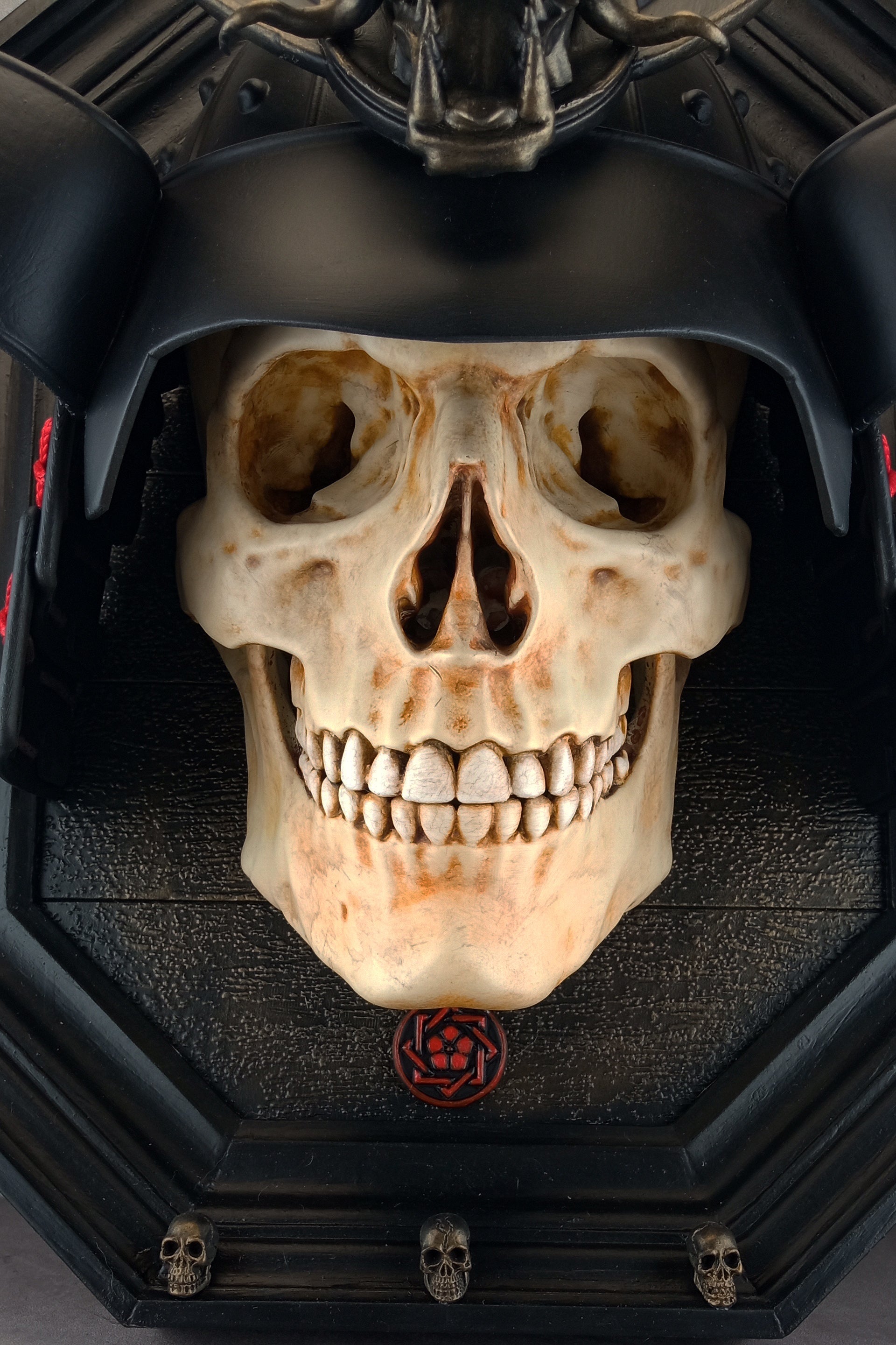 Wall decor "Samurai skull" (natural tone skull)