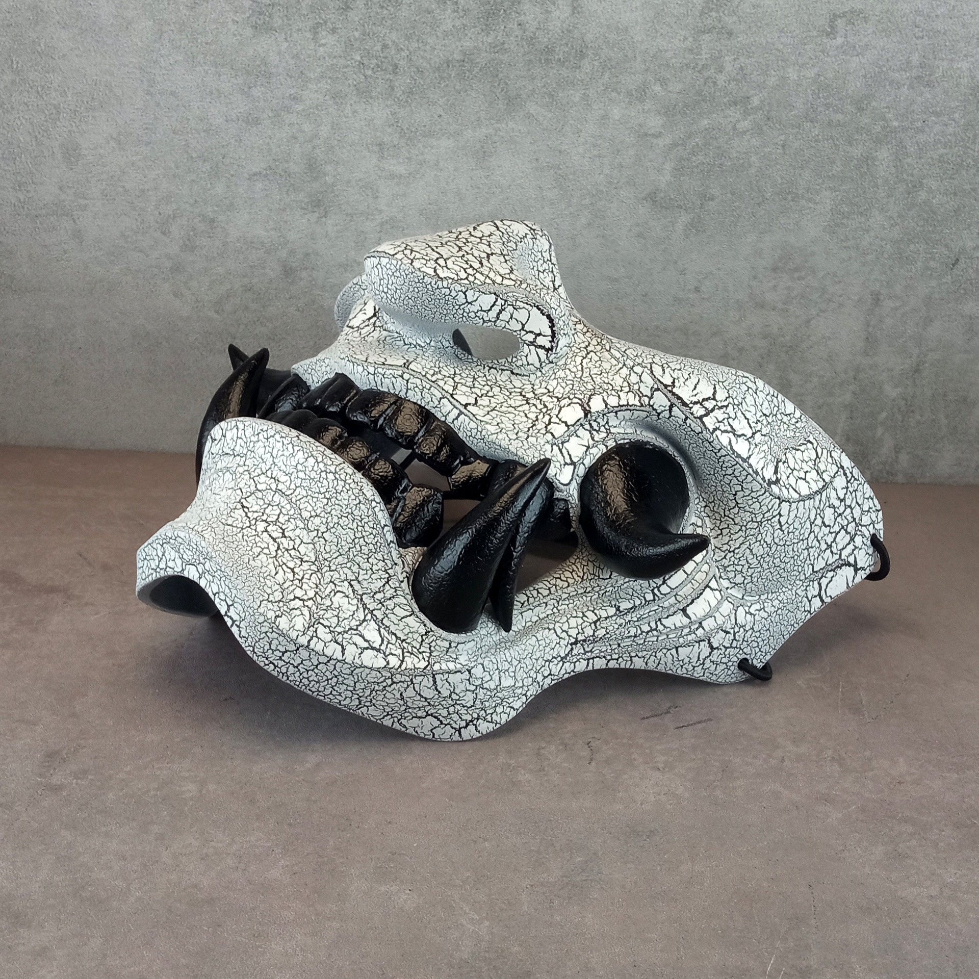 Black and white cracked samurai mask with black fangs