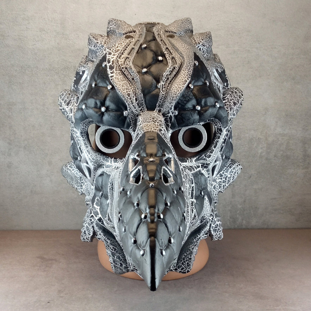 Cyberpunk Raven Mask – Black and White with Cracks – Plague Doctor Style