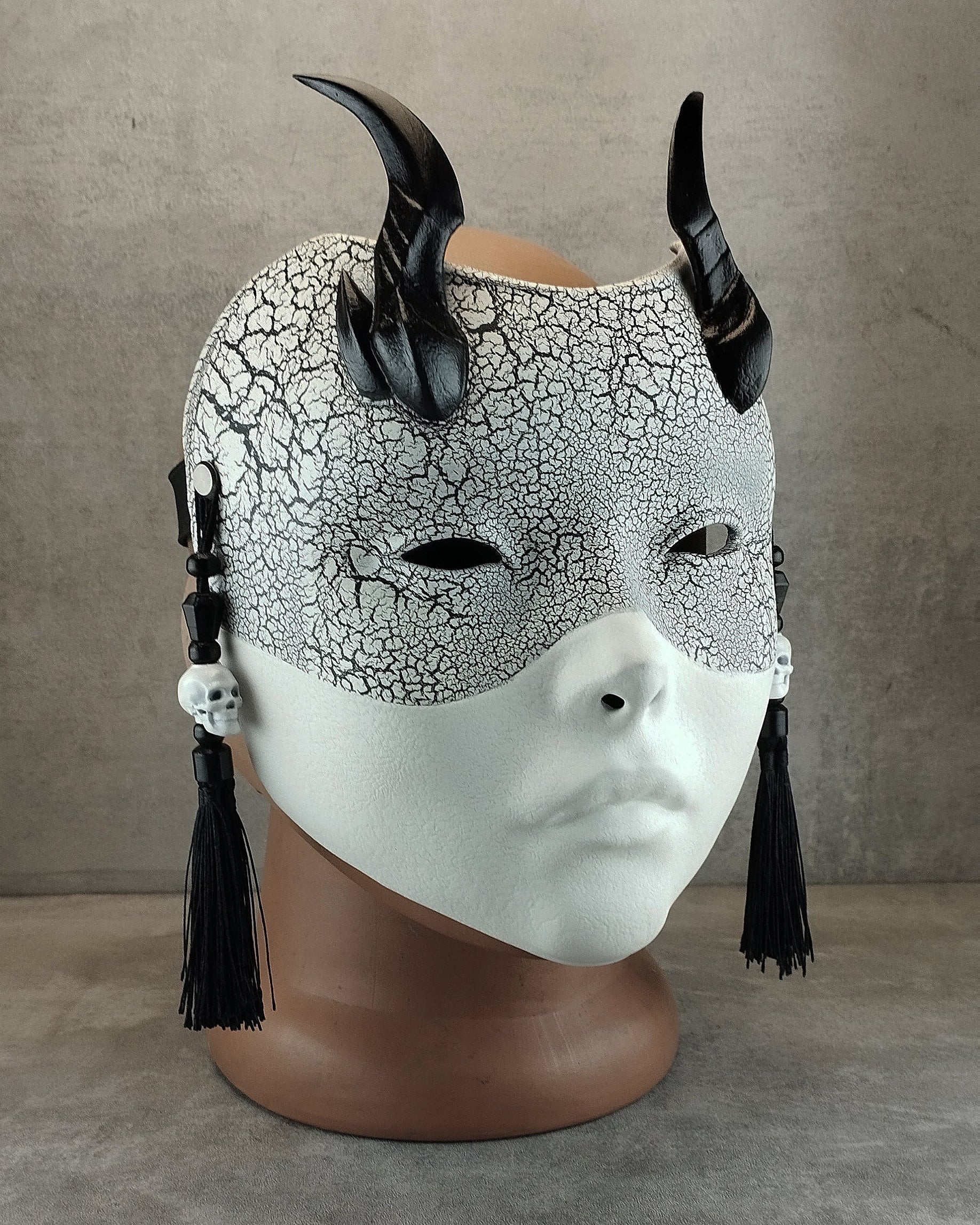 Silent Wraith Geisha Mask
