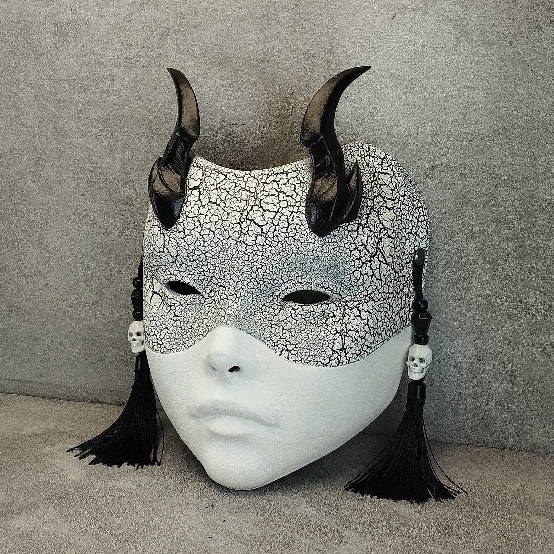 Silent Wraith Geisha Mask