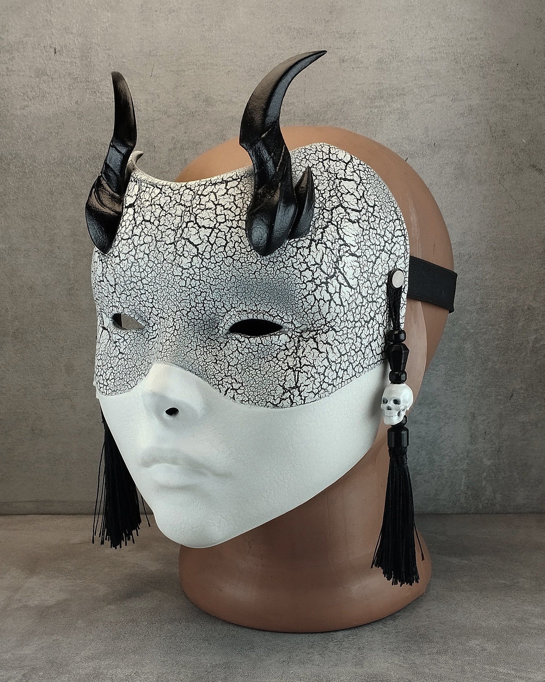 Silent Wraith Geisha Mask