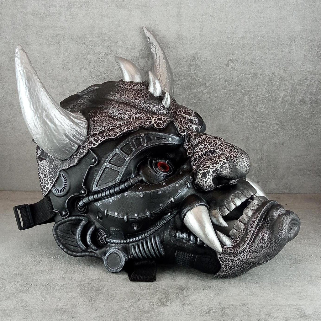 Exklusive Cyber-Oni-Dämonenmaske – Schwarz-Silber-Cracked-Design
