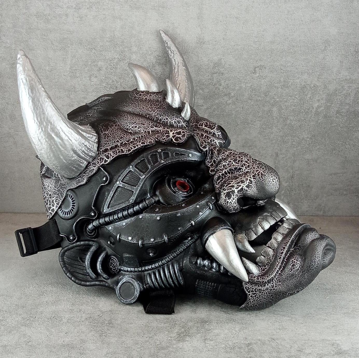 Exklusive Cyber-Oni-Dämonenmaske – Schwarz-Silber-Cracked-Design